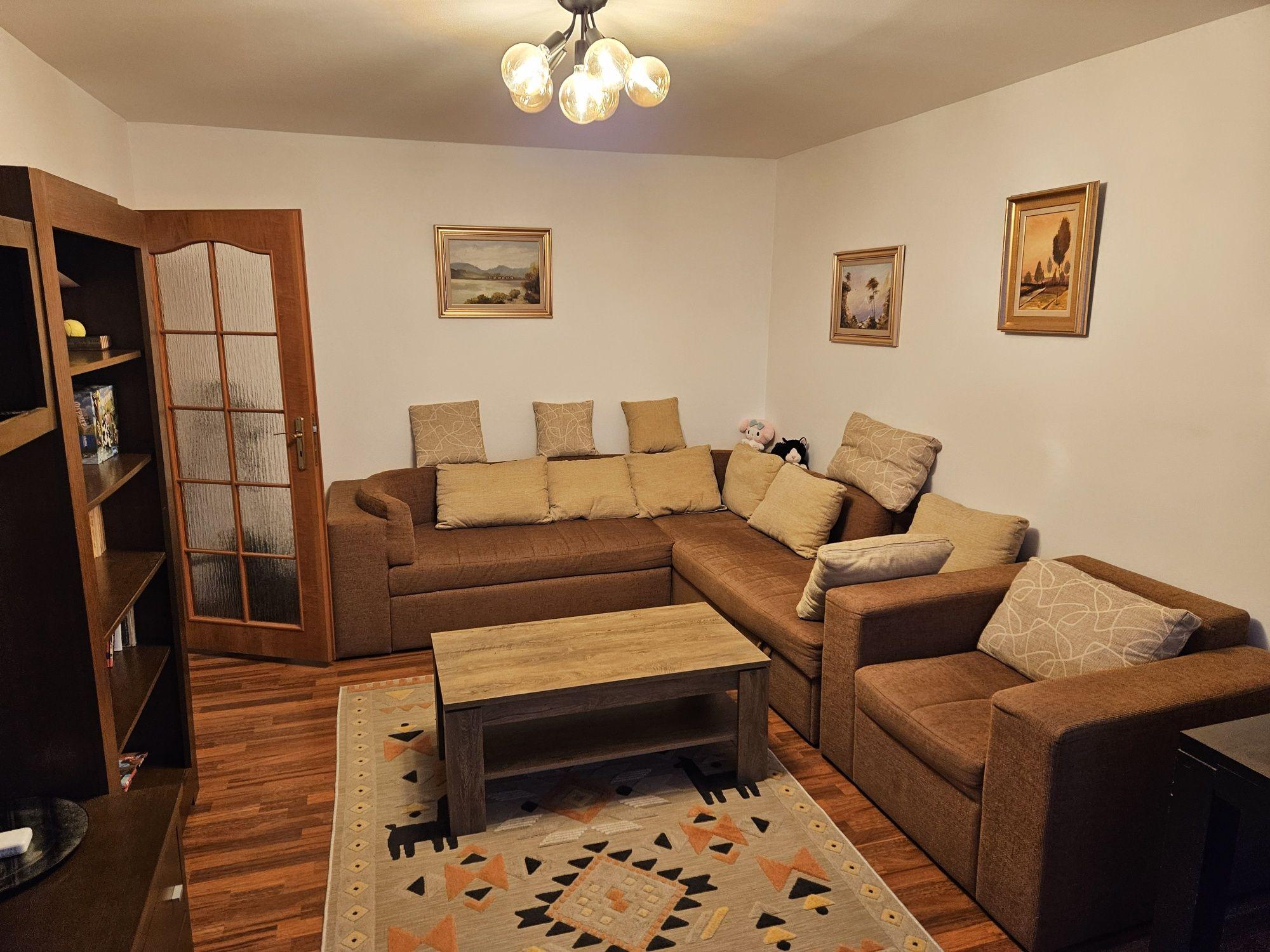 Inchiriez apartament 3 camere strada Spania