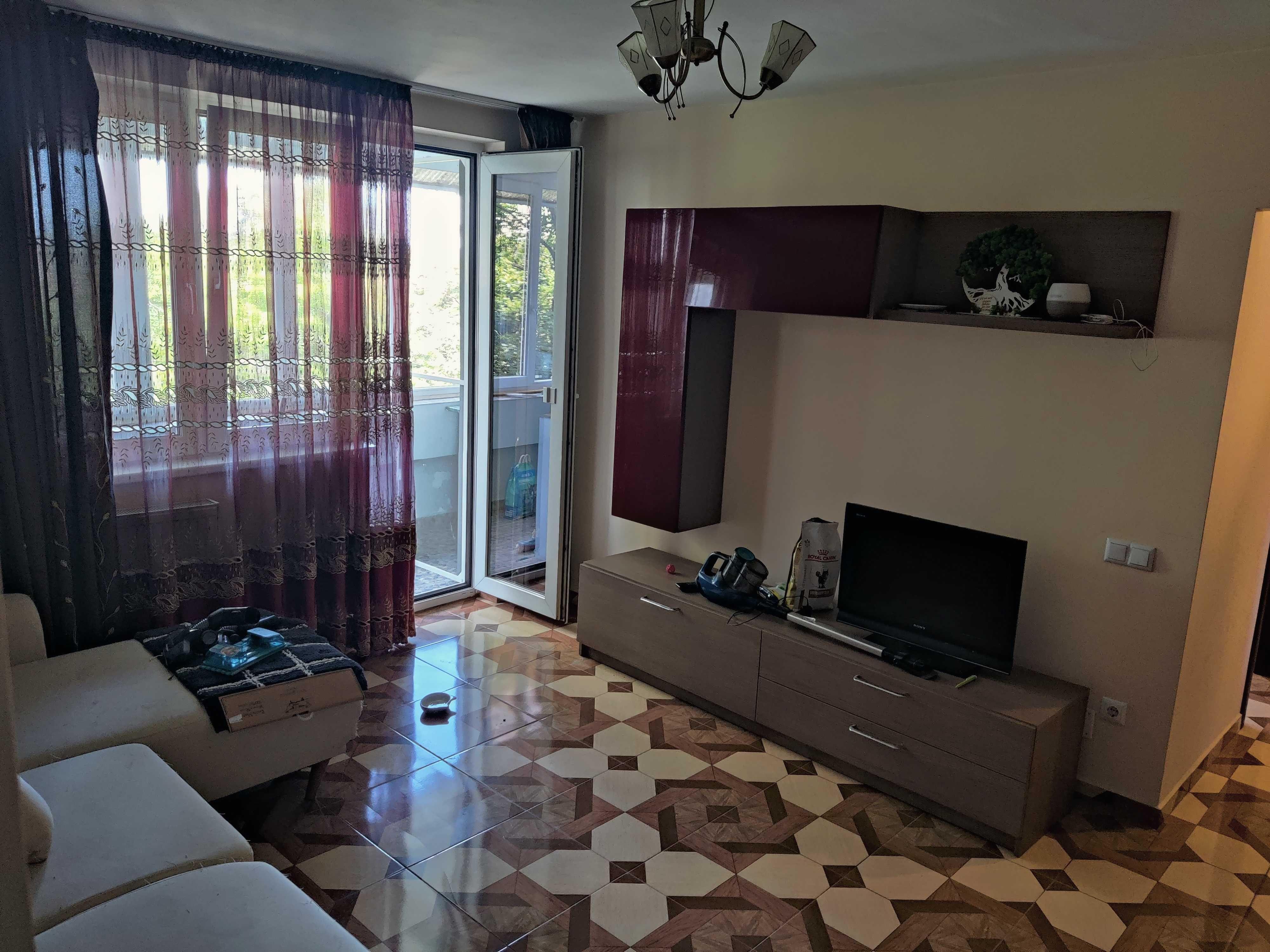 Vând sau închiriez apartament 4 camere Oradea, Cantemir, 74 mp, etaj 3, 2 băi, 2 balcoane, AC, mobilat și utilat, stare bună, zonă excelentă. - imagine 1