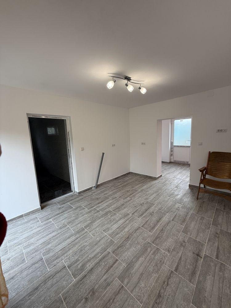 Vand casa cu teren in localitatea Stracos