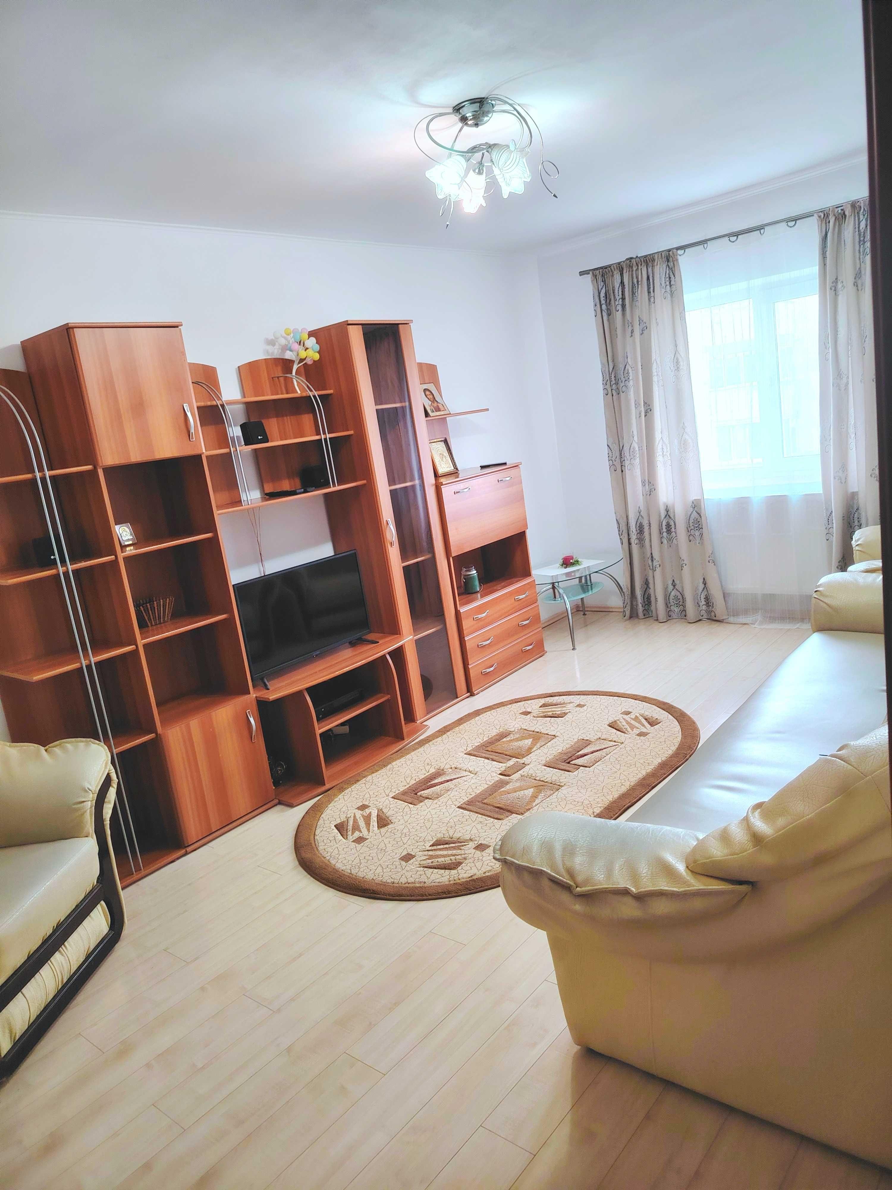 Închiriez apartament 3 camere