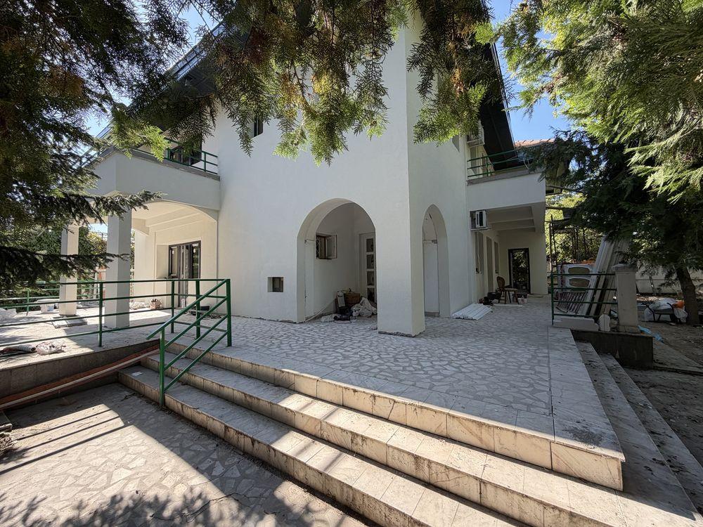 Vanzare casa Bucurestii noi, ocazie, 1300 mp teren, peste 350 mp casa