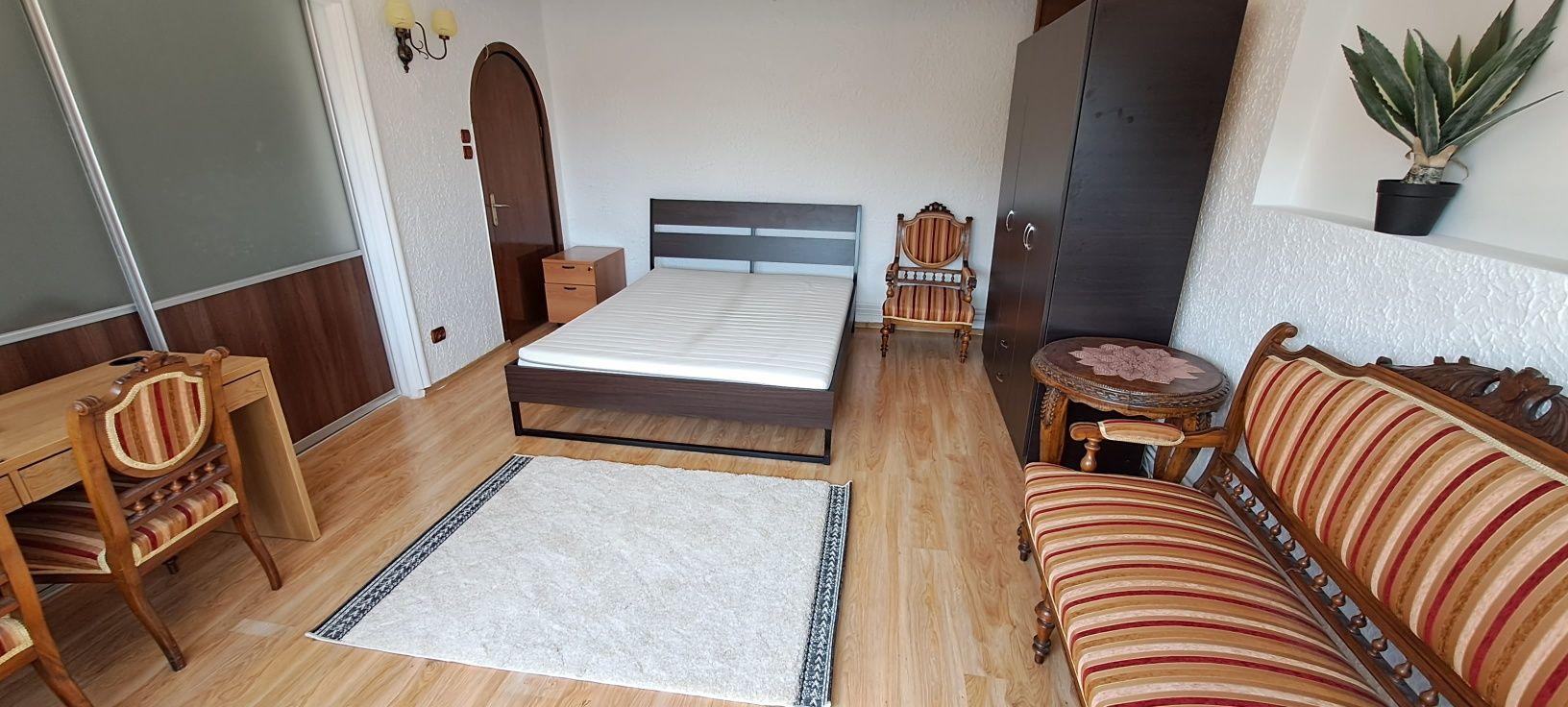 Proprietar inchiriez apartament 3 camere ultracentral – Bd. Dacia | 3 minute de mers pe jos de Metrou Piața Romană | 650 €/lună
