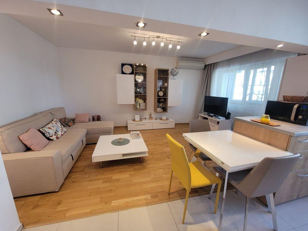 Proprietar, vand apartament cu 3 camere open space foarte luminos si linistit, renovat complet, Dna Ghica cu Sos.Colentina, vizavi de Parcul Plumbuita