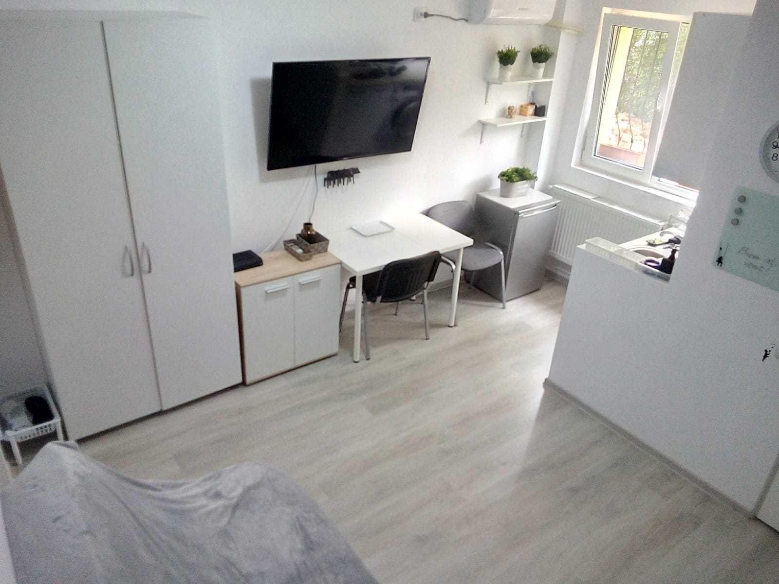 Garsonieră de vânzare – Sector 3 | 650 m de metrou 1 Decembrie | Bloc renovat | Aer condiționat