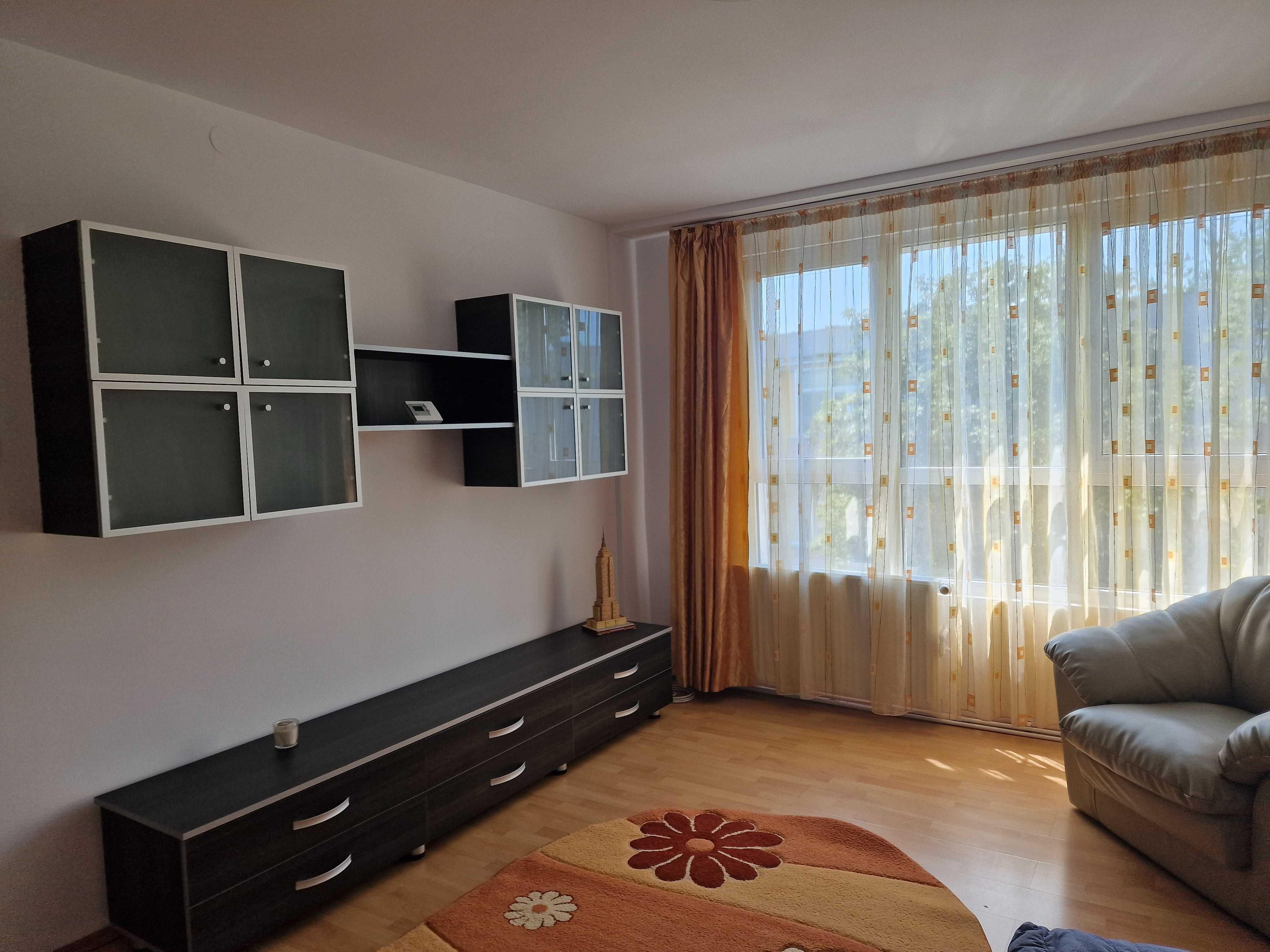 Apartament 3 camere - metrou 1 Dec.1918 - loc parcare inclus