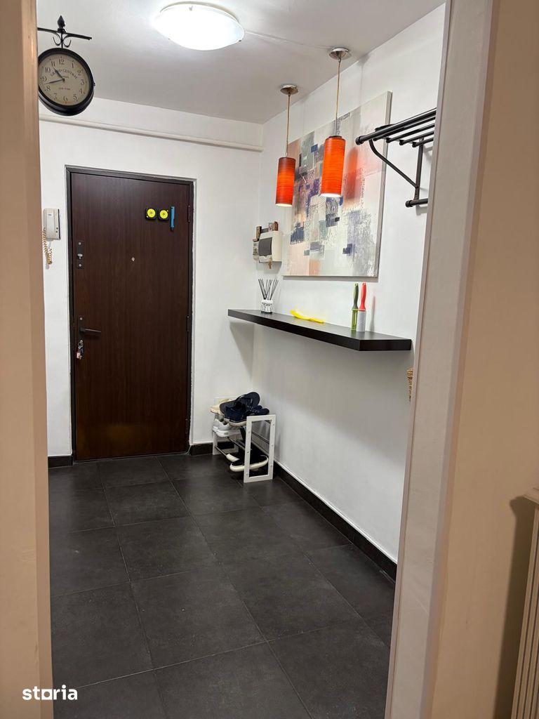 Vand apartament 3 camere, 2 locuri de parcare, mobilat si utilat - imagine 1