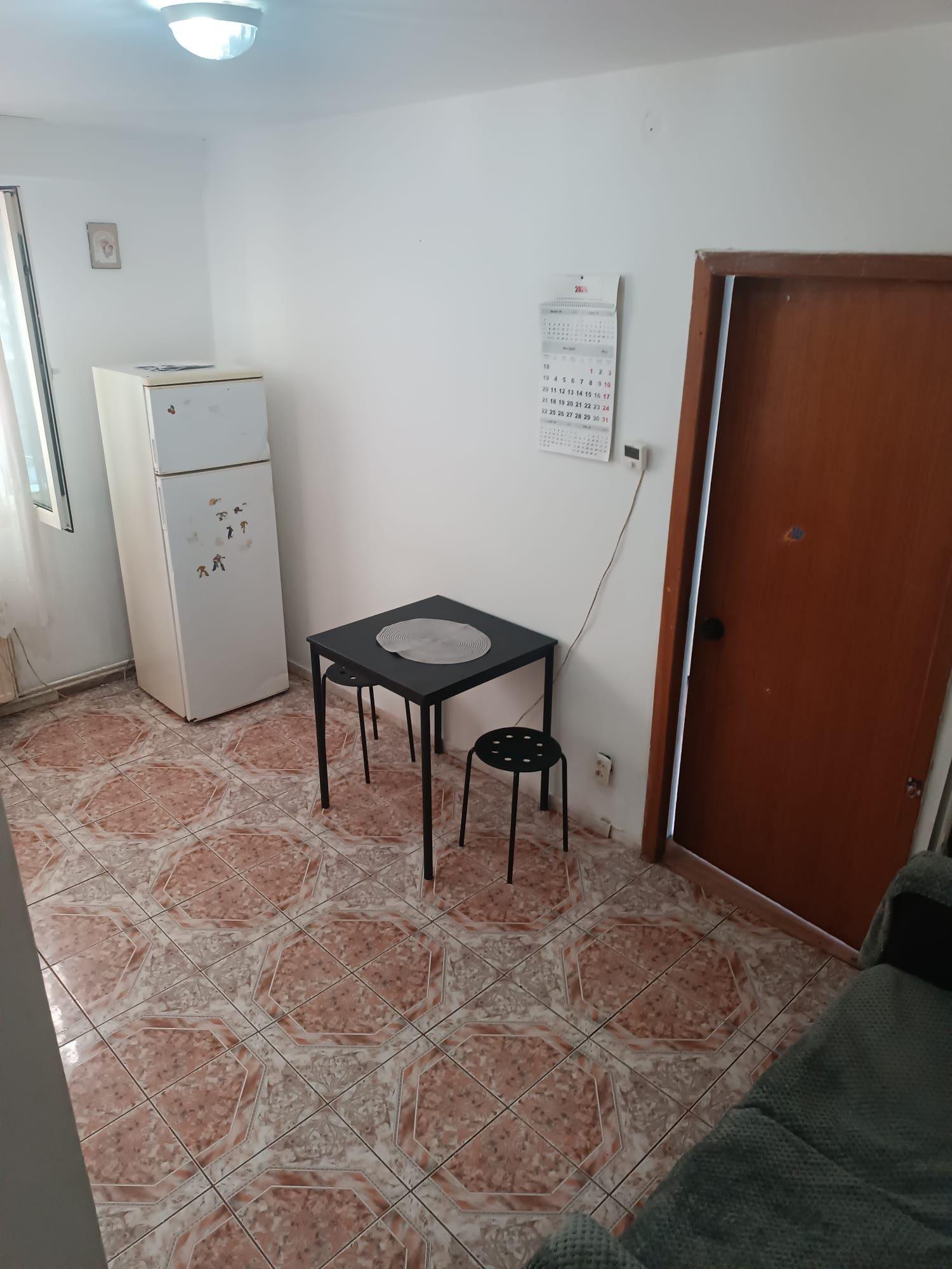 Închiriez apartament 2 camere