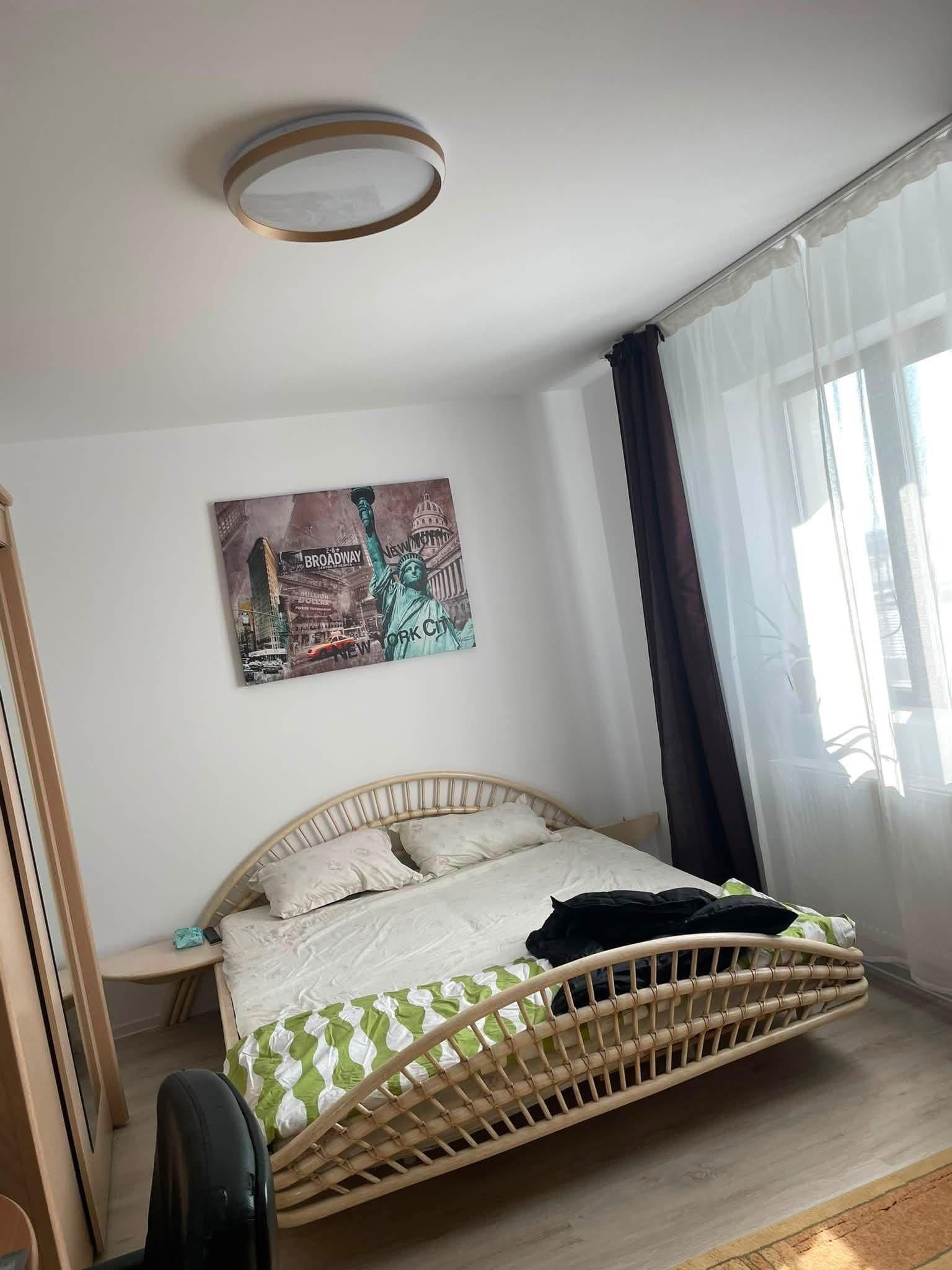 Vand apartament 2 camere/decomandat sector 5