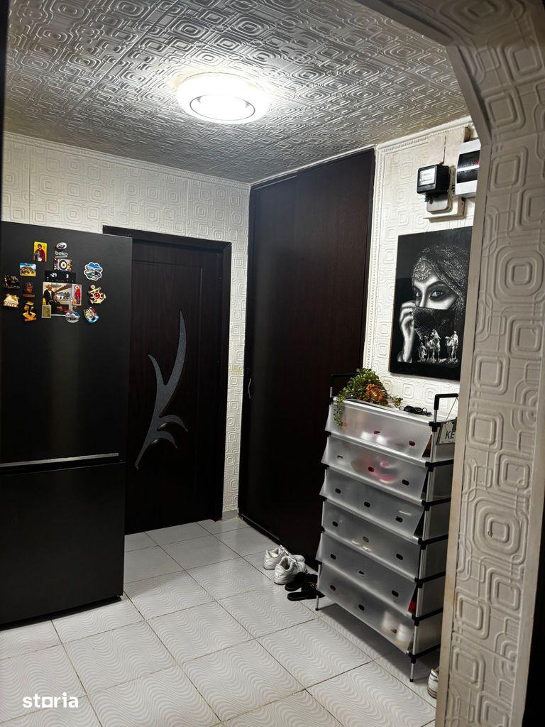 Vând apartament cu 3 camere și 2 băi în zona Militari – Gorjului.