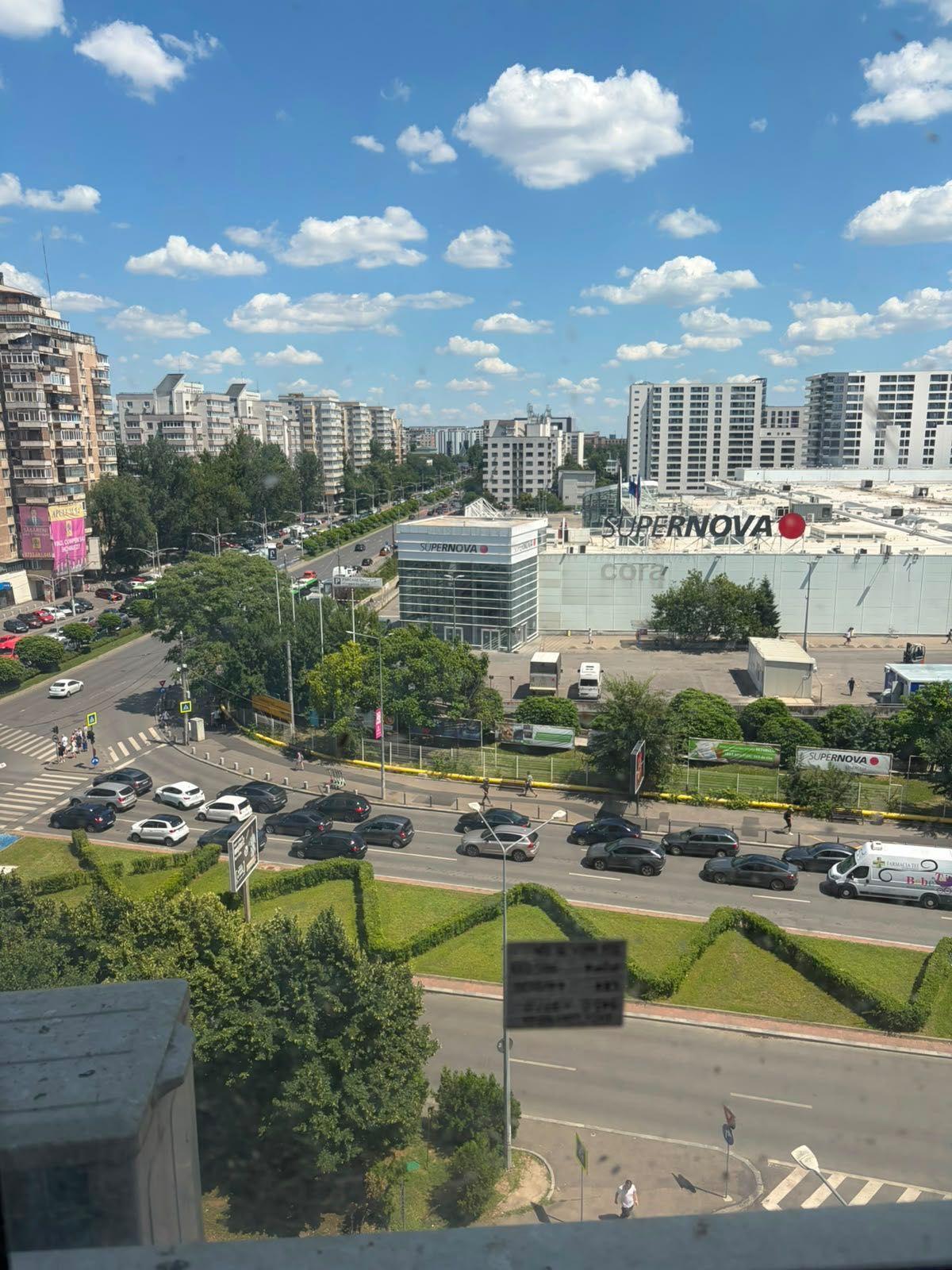 Apartament de vânzare cu 4 camere Lujerului - imagine 1