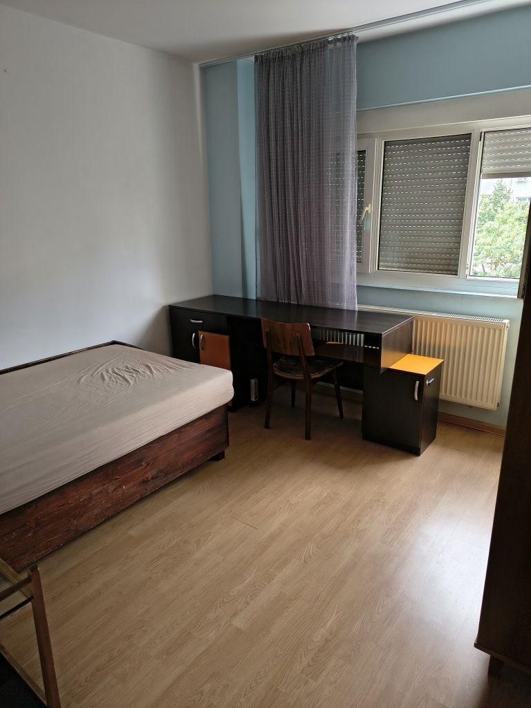 Inchiriez camera in apartament