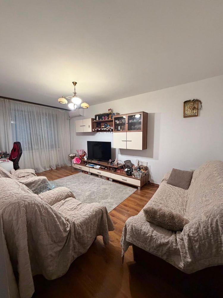 De inchiriat apartament 3 camere decomandat