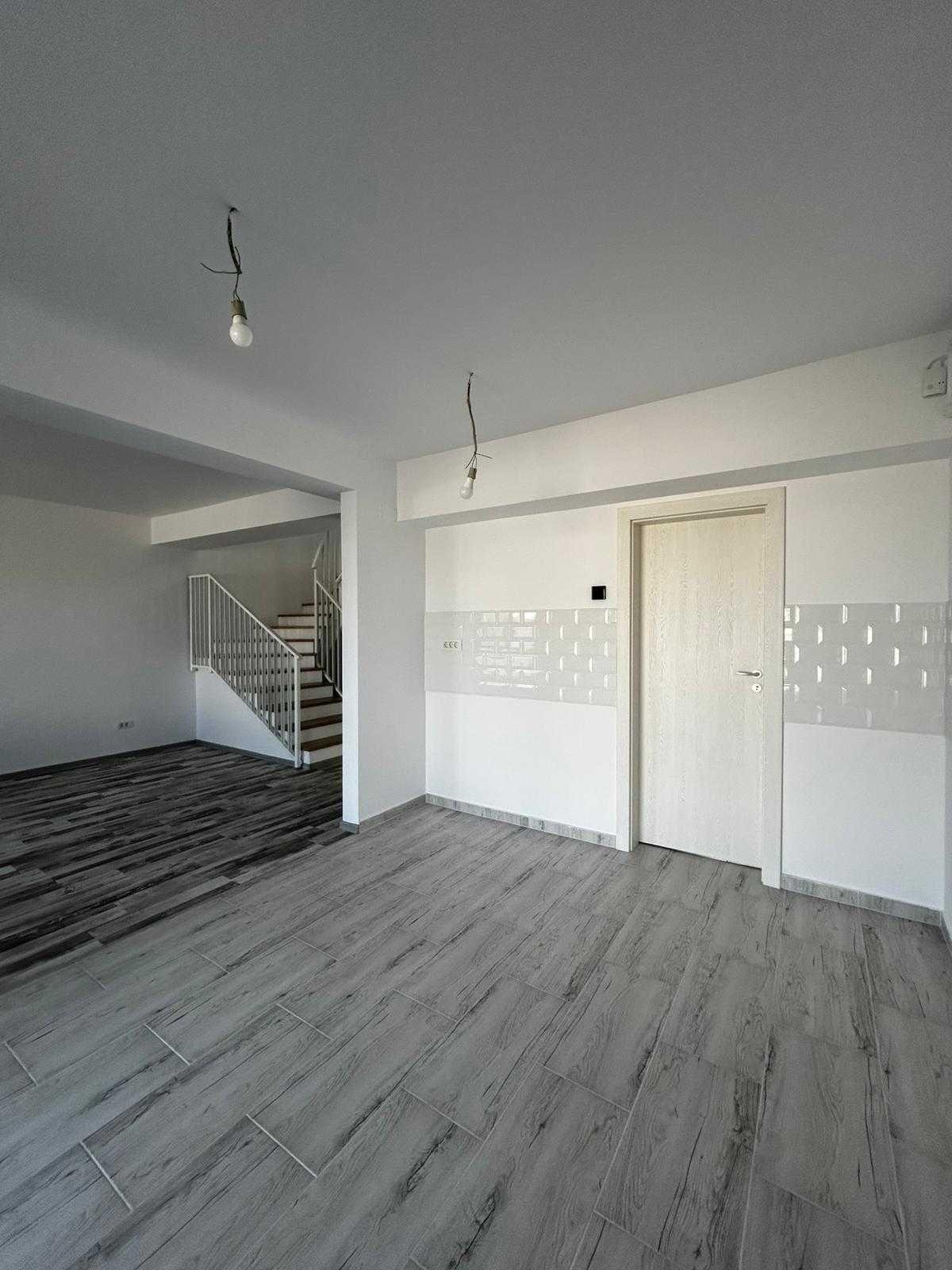 inchiriez casa tip duplex cu locuri de parcare si curte - imagine 1
