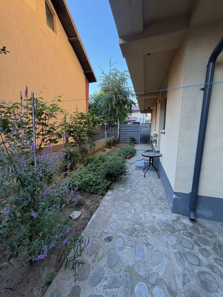 Apartament 2 camere decomandat de  vanzare + curte proprie , str amurgului  nr 37,parter /2 - imagine 1