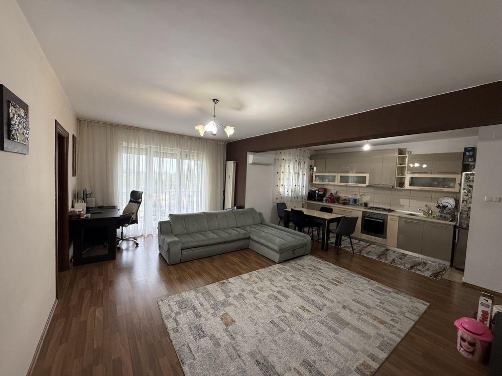 Persoana fizica vand Apartament, 3 camere, Nufarul, Piata Nucetului