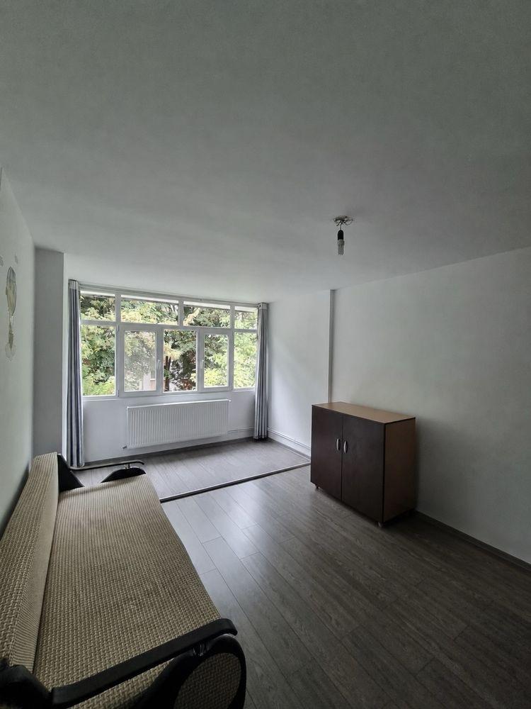 Apartament 3 camere, decomandat, etaj 2/4,zona Negru Vodă - imagine 1