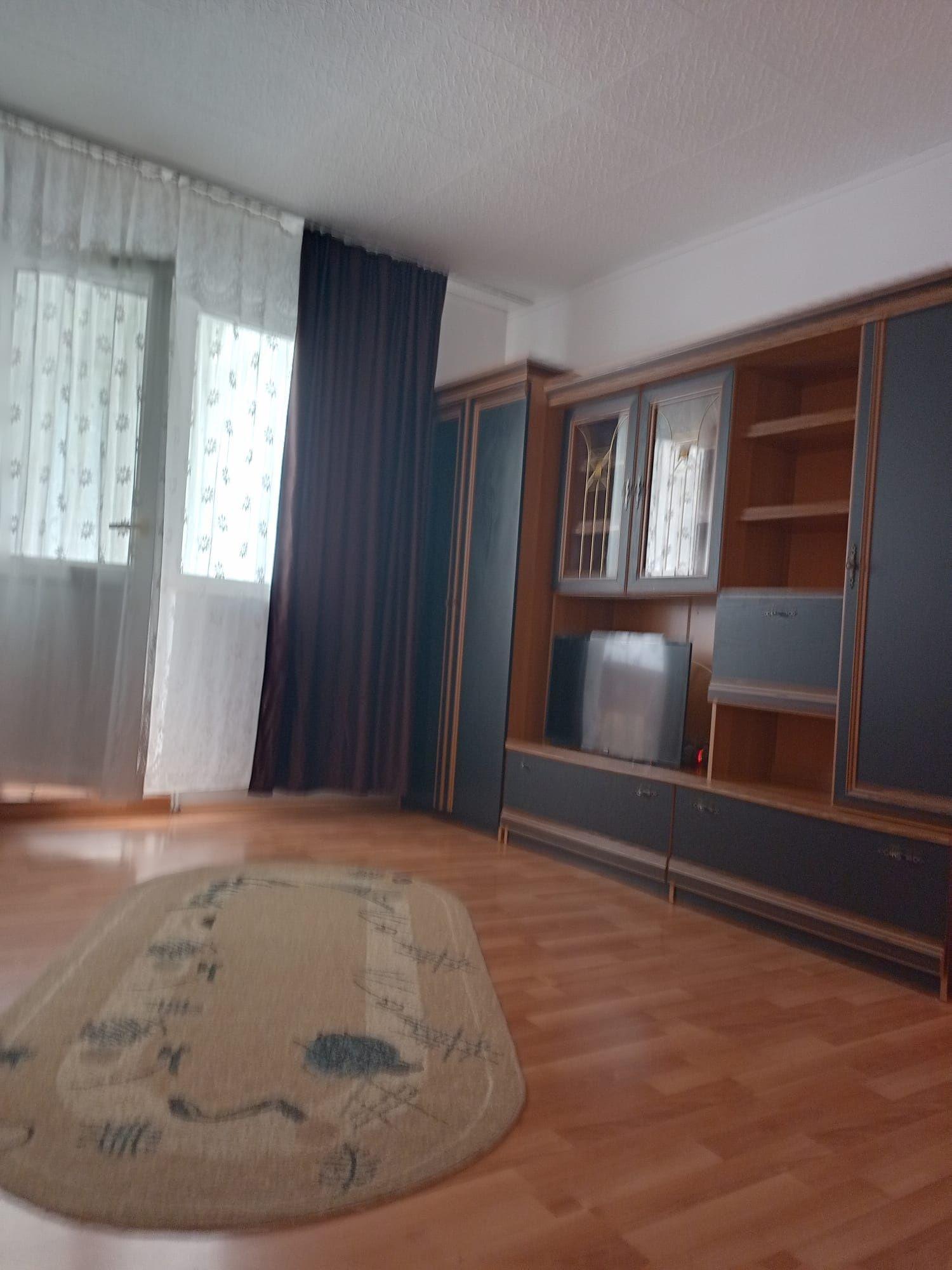 Închiriez apartament 2 camere semidecomandat