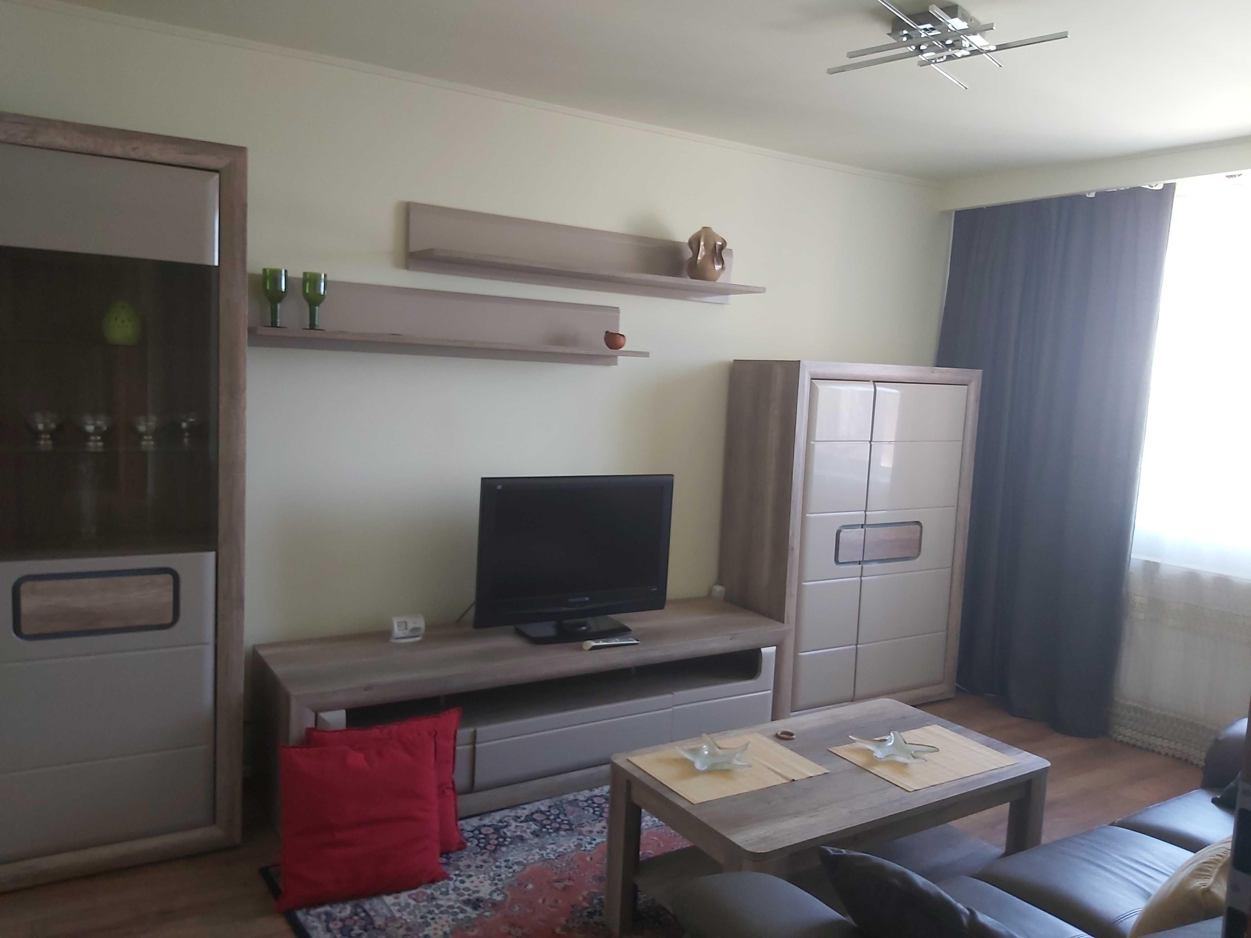 Inchiriez apartament 3 camere, decomandat, ultracntral. - imagine 1