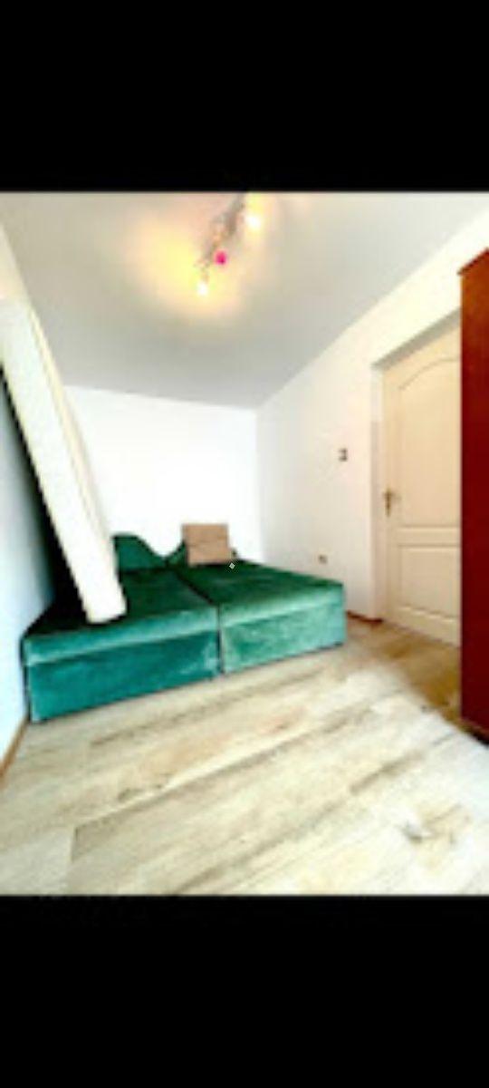 Închiriez apartament cu 3 Camere - imagine 1