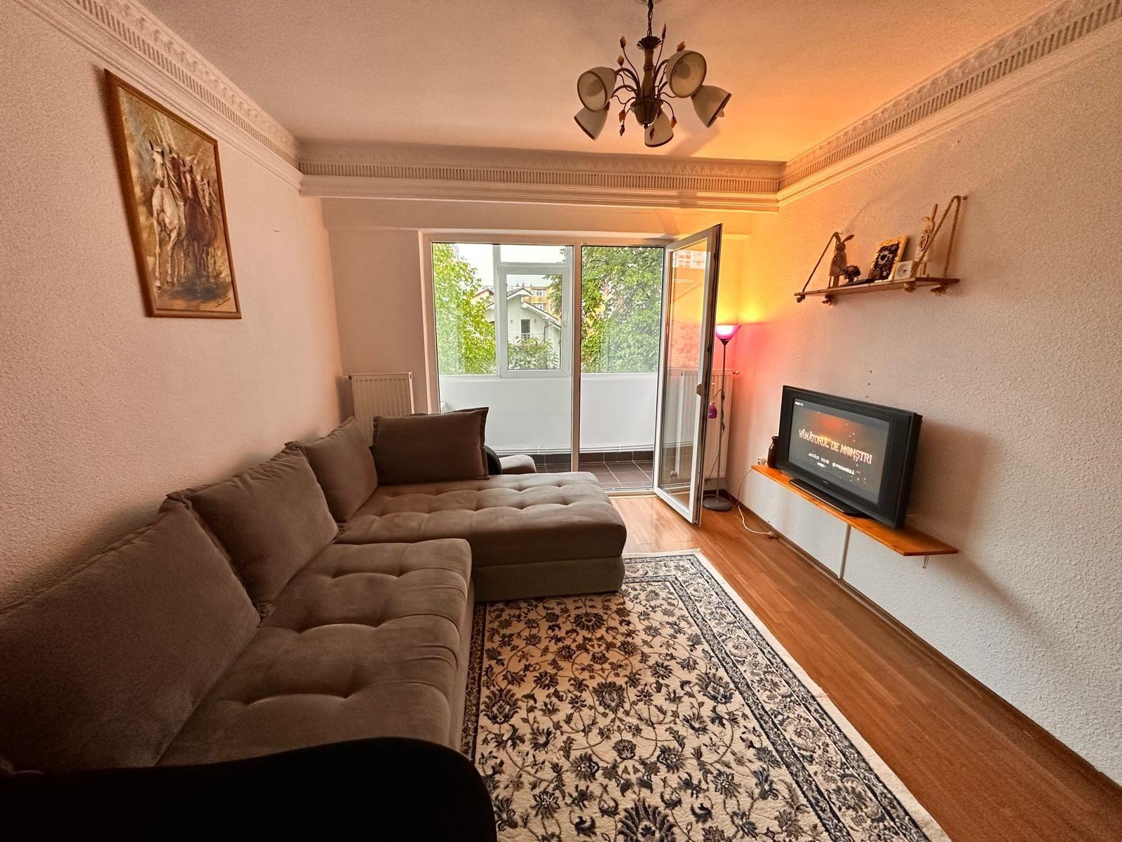 Închiriez apartament 3 camere , open space, spatios.Gavana Albina. - imagine 1