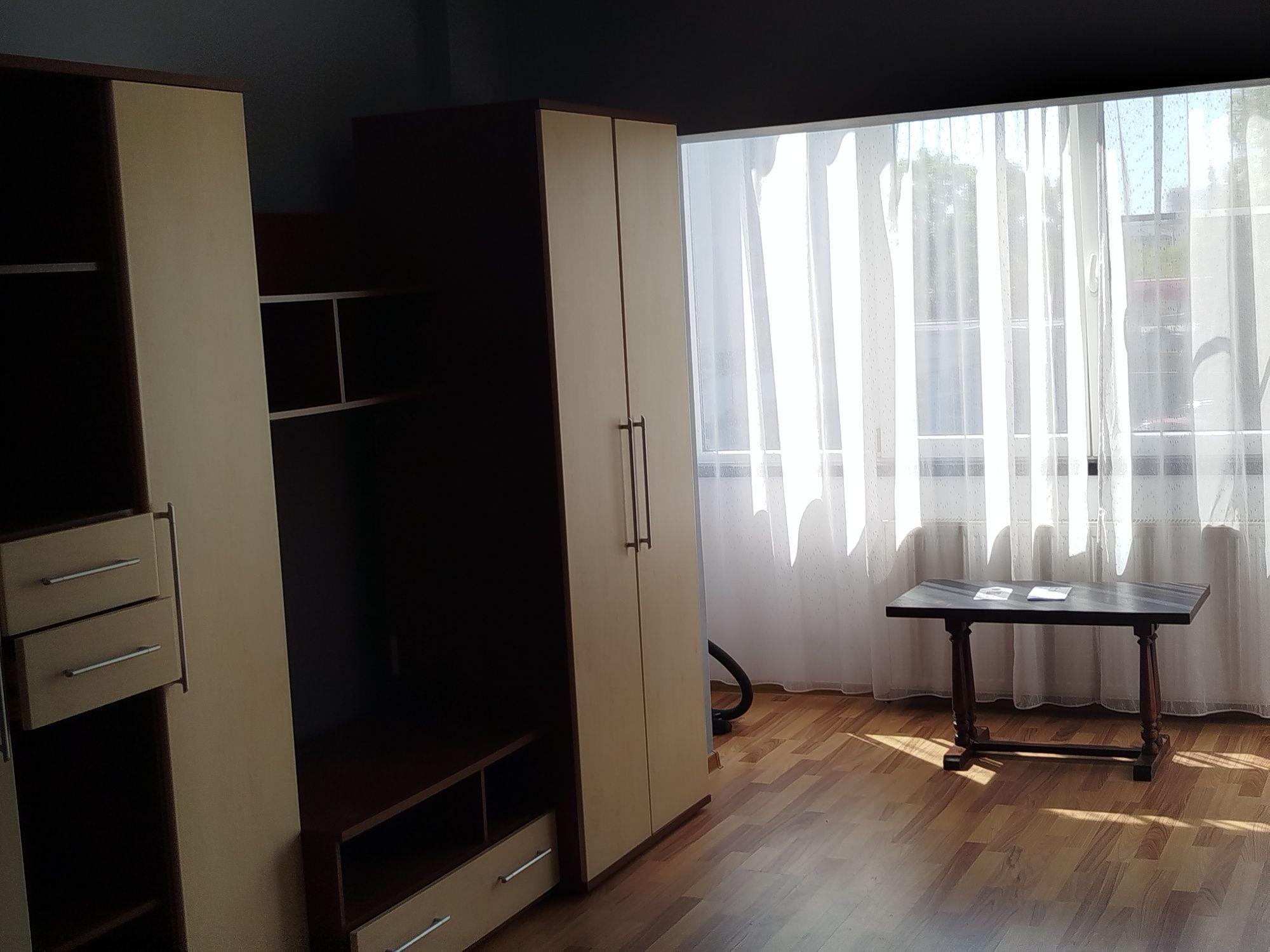 Inchiriez apartament cu o camera (zona Bucla) - imagine 1