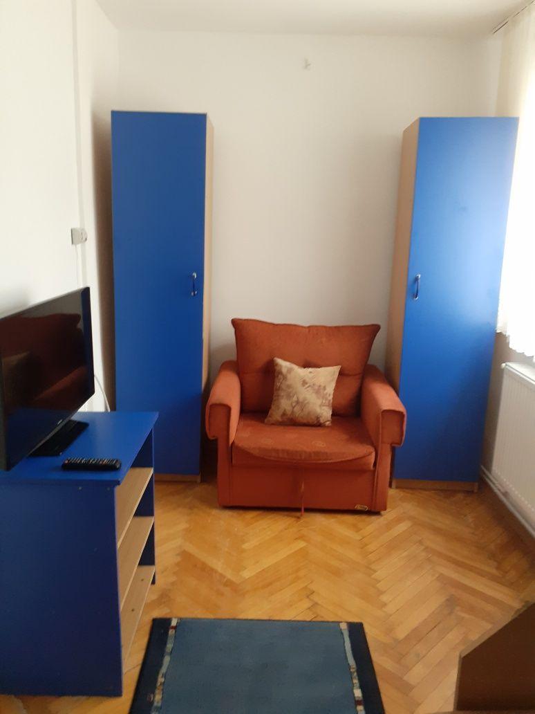 Închiriez garsoniera  zona centrală