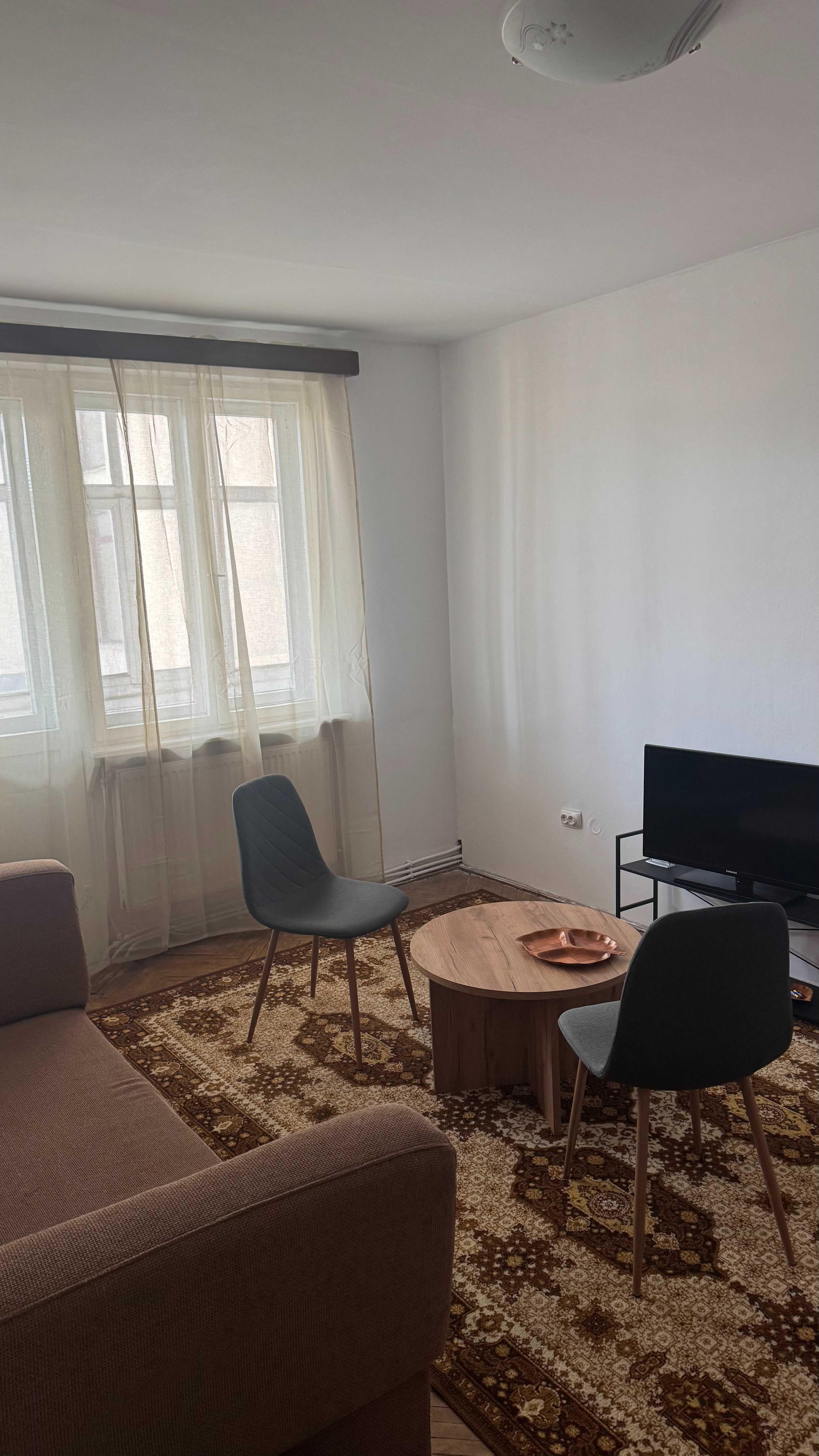 Inchiriez apartament 2 camere ultracentral Baia Mare-230 Euro
