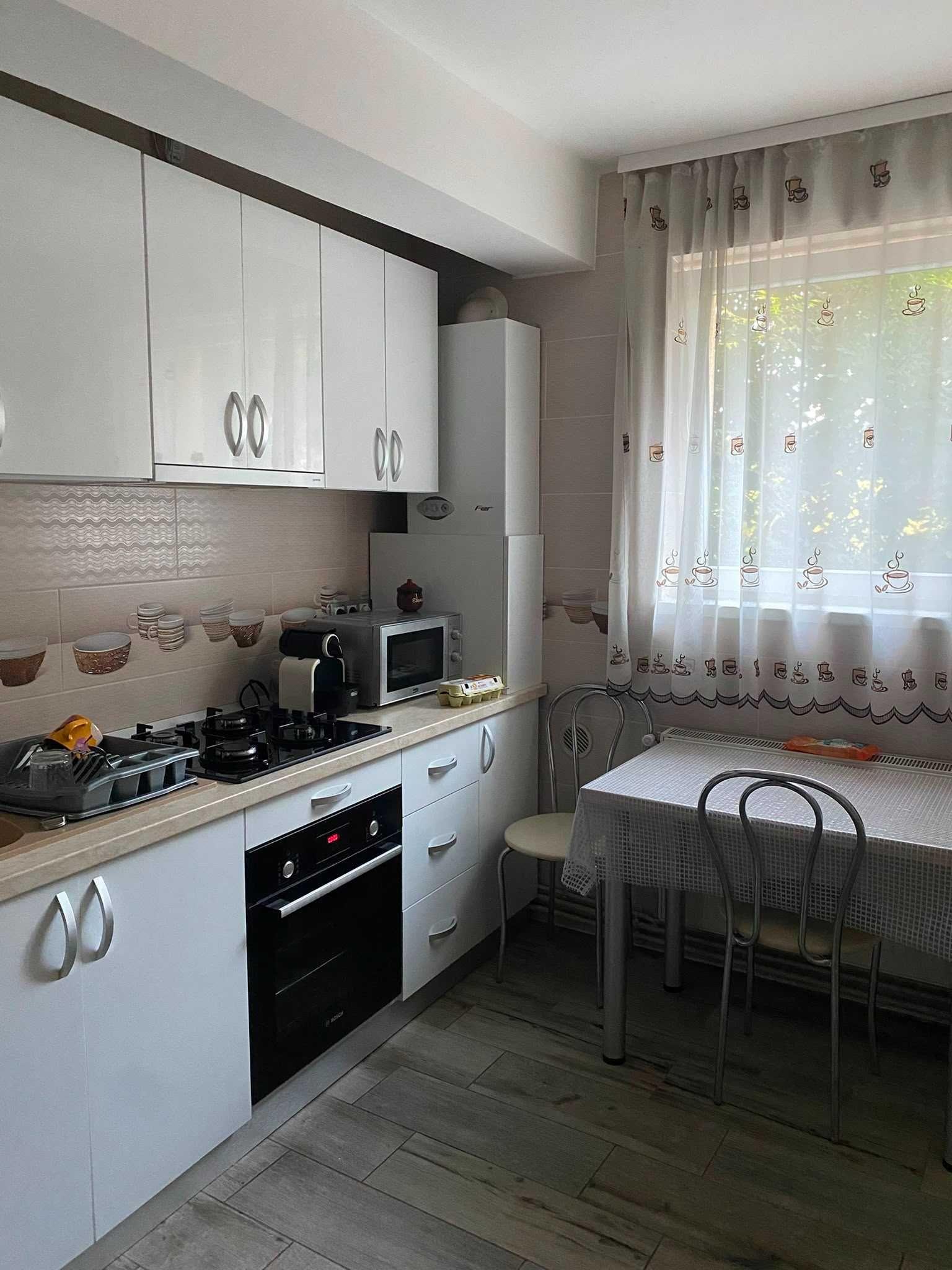 Inchiriez apartament cu 3 camere - imagine 1