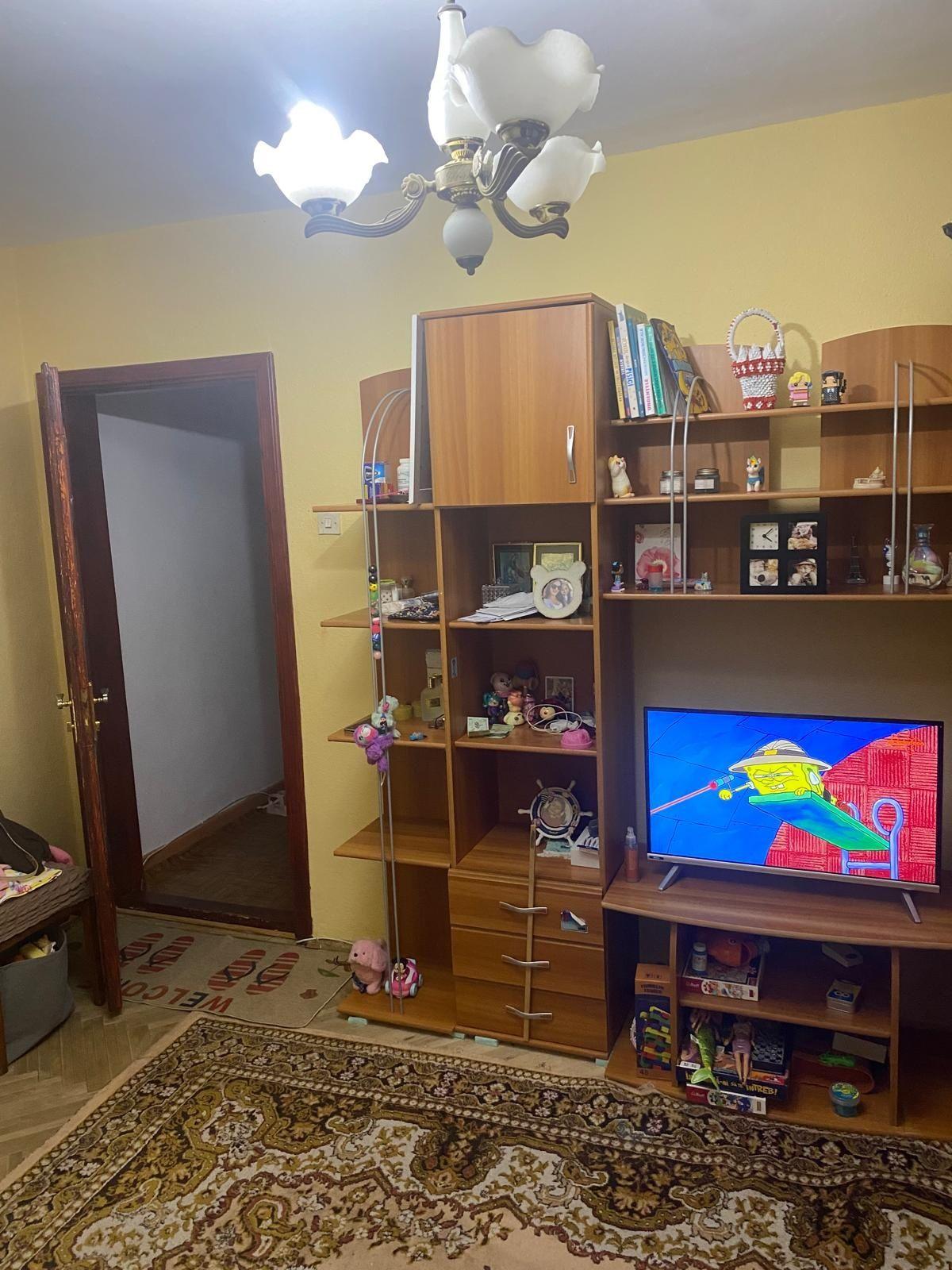 Închiriez apartament 3 camere