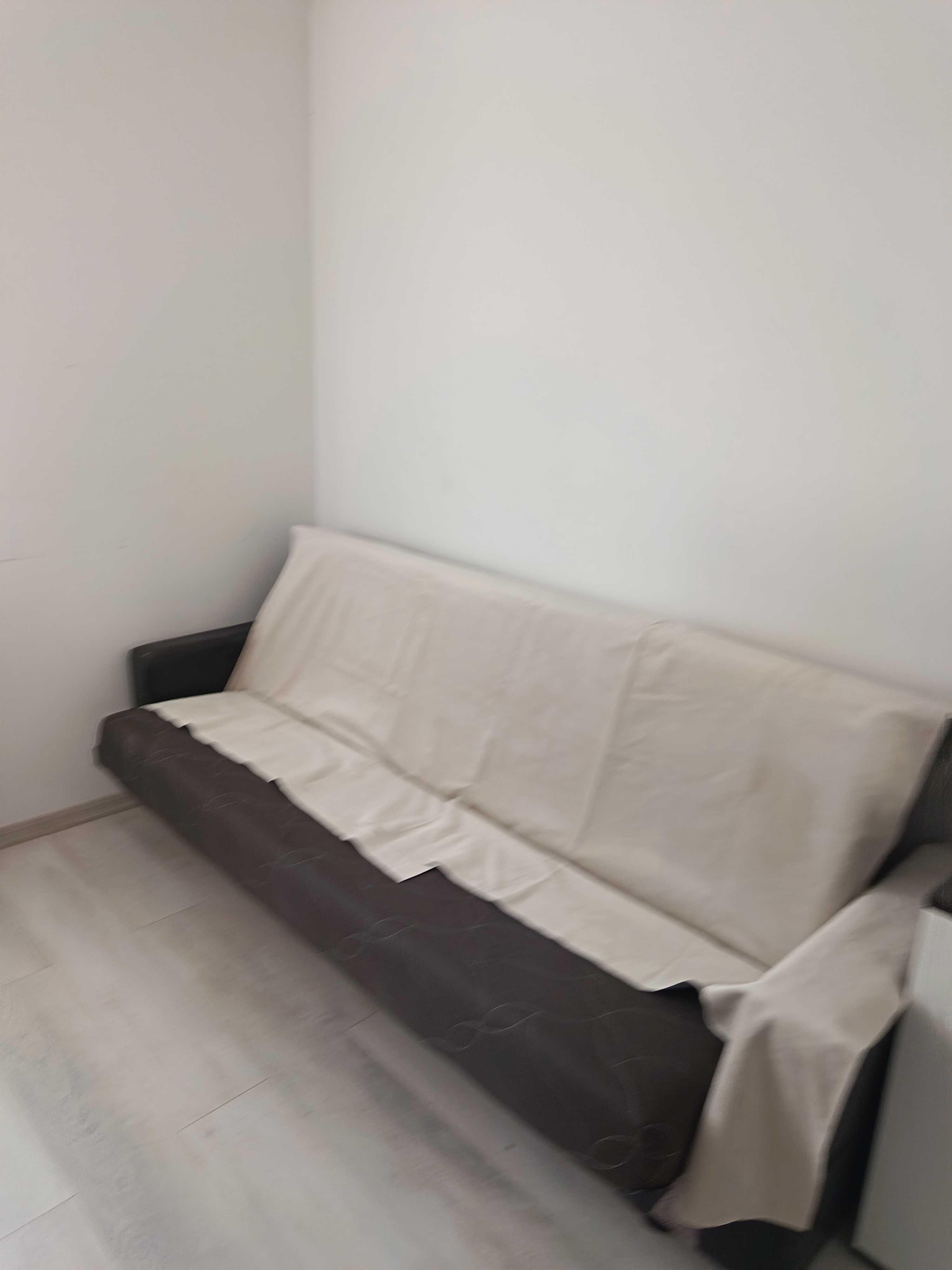 Inchiriez apartament in zona Dovali. Informati la tel 0766573579