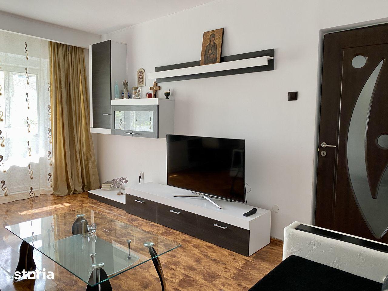 Proprietar - Apartament 3 camere, 2 băi, parcare, zonă Ostroveni