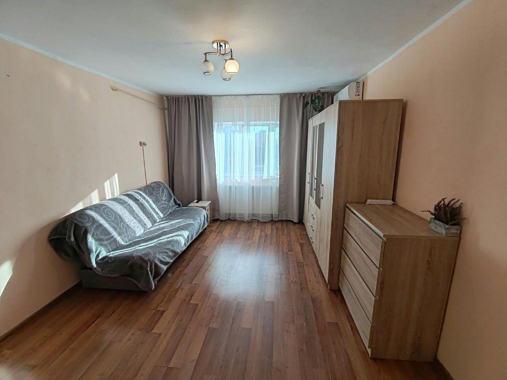 Persoana fizica vand apartament o camera Nicolina 1