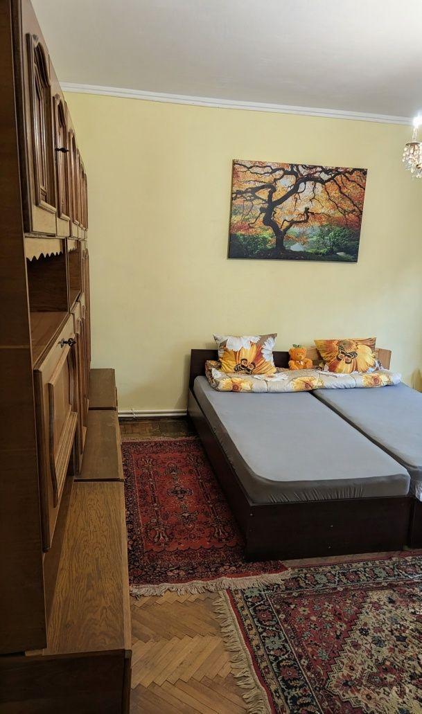Inchiriez camera la casa, zona Copou, pentru doua fete