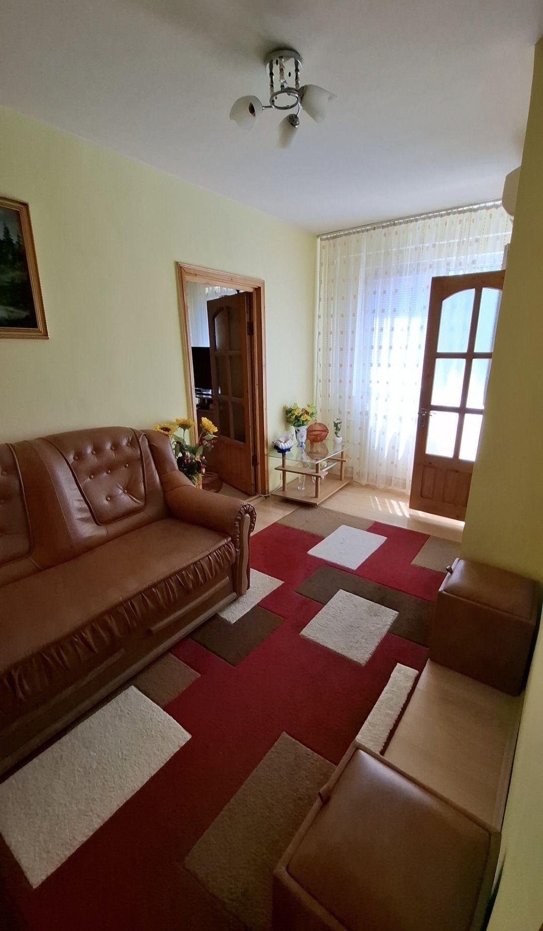 Apartament cu 3 camere Podu Ros