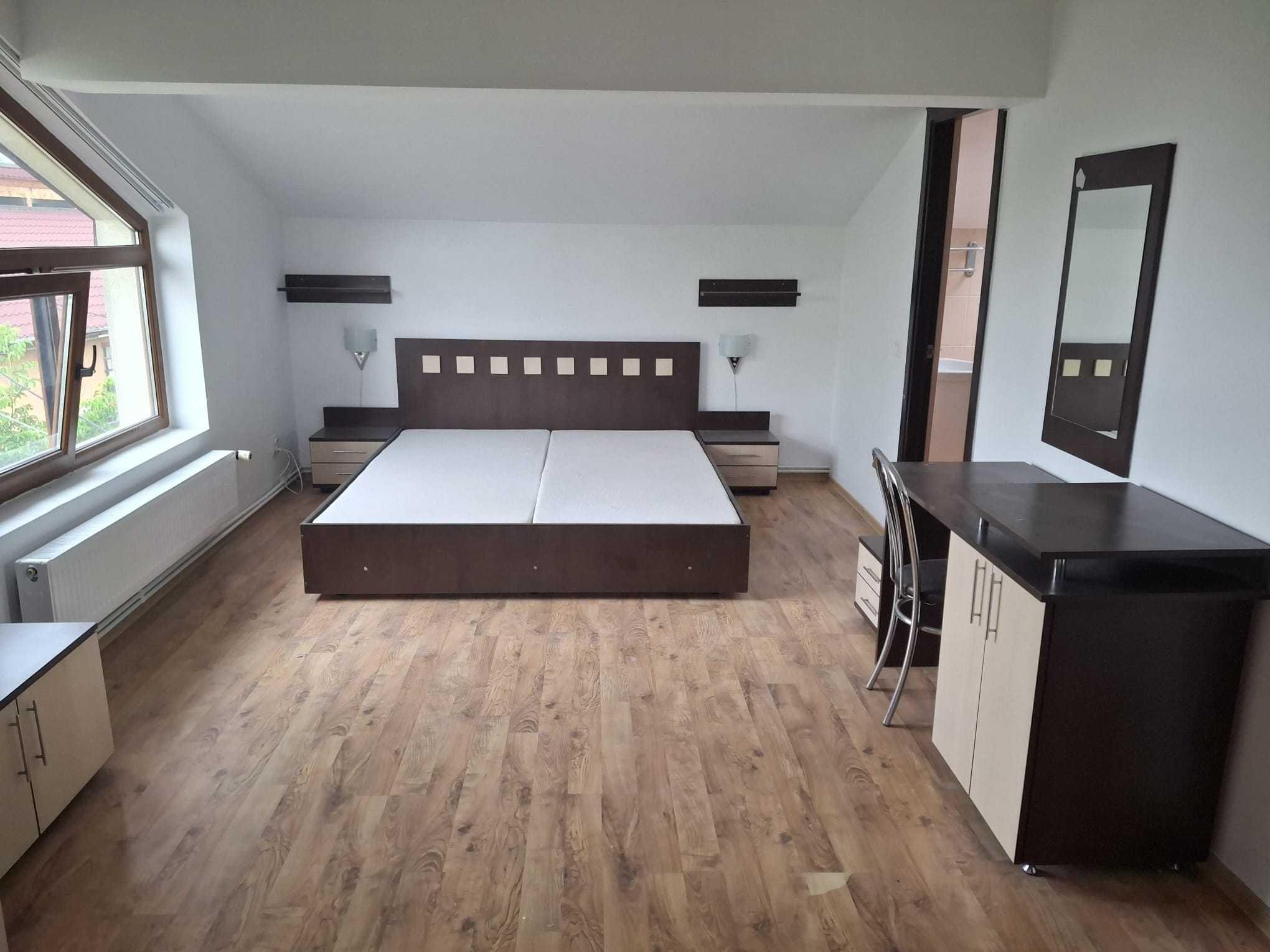 Camere de inchiriat la o casa si curte in Iasi
