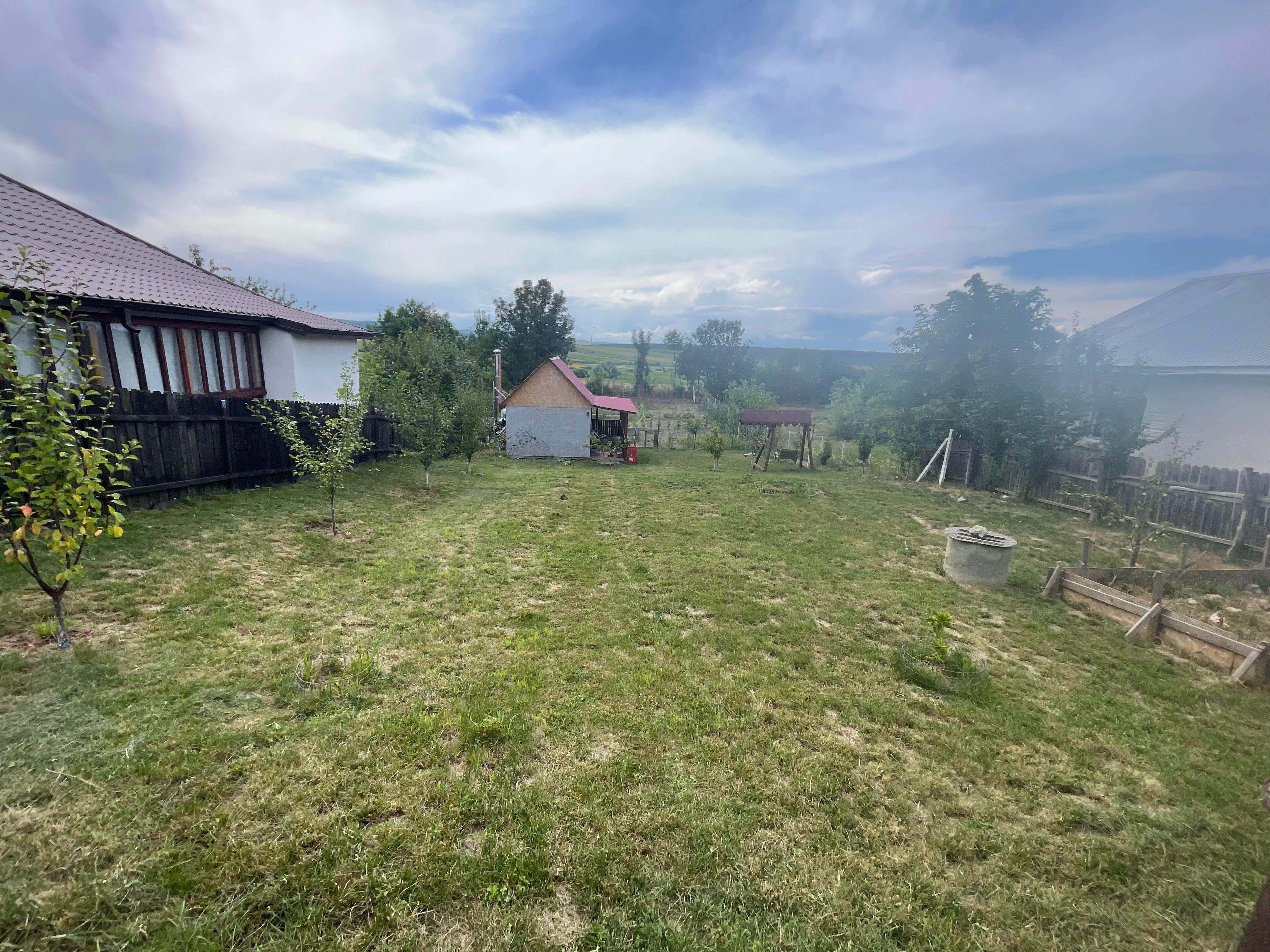 Vând teren 1000 mp preț negociabil