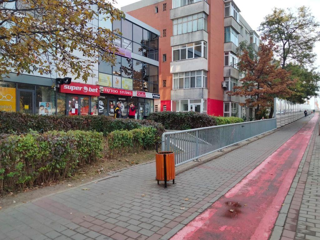 Spatiu comercial cu vad auto si pietonal intens , suprafată vitrată mare - imagine 1