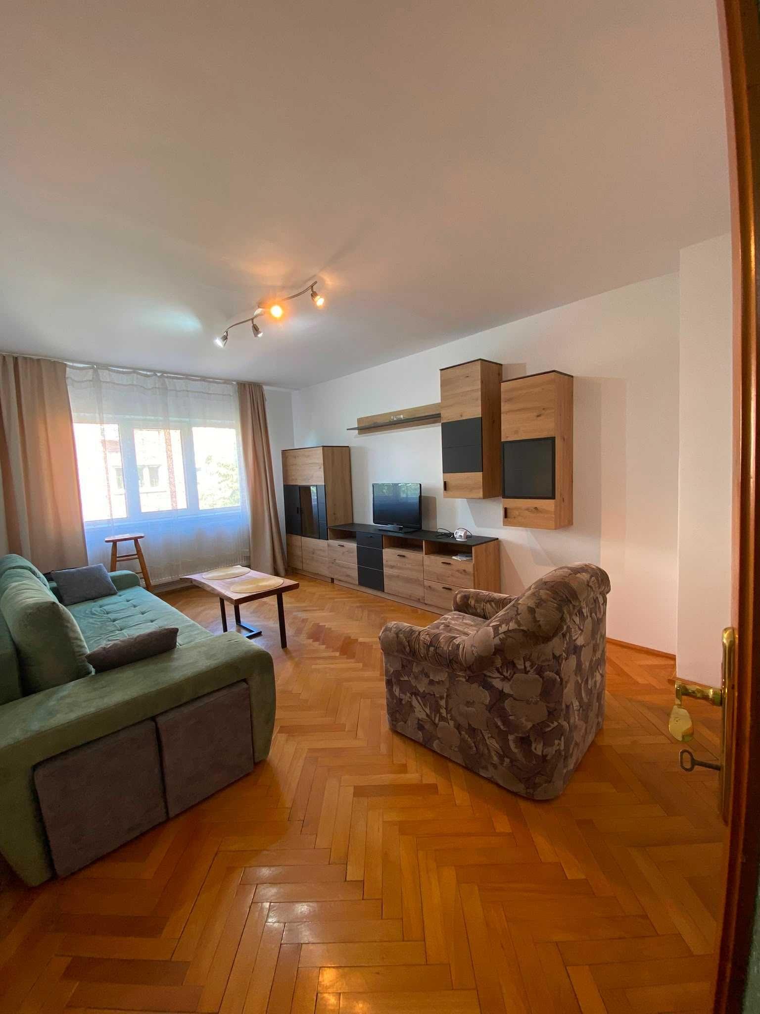 Vand apartament 3 camere Arad - imagine 1
