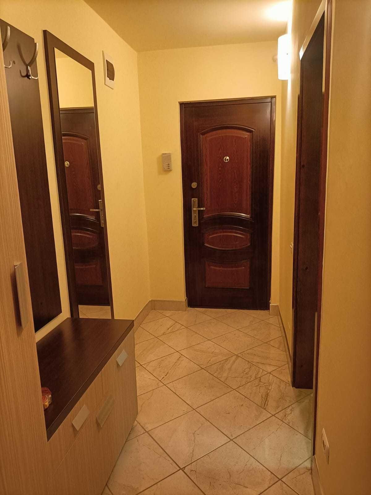Dau in chirie pe termen lung, apatrtament la parter ,2 camere ,semidecomandat in zona Uta