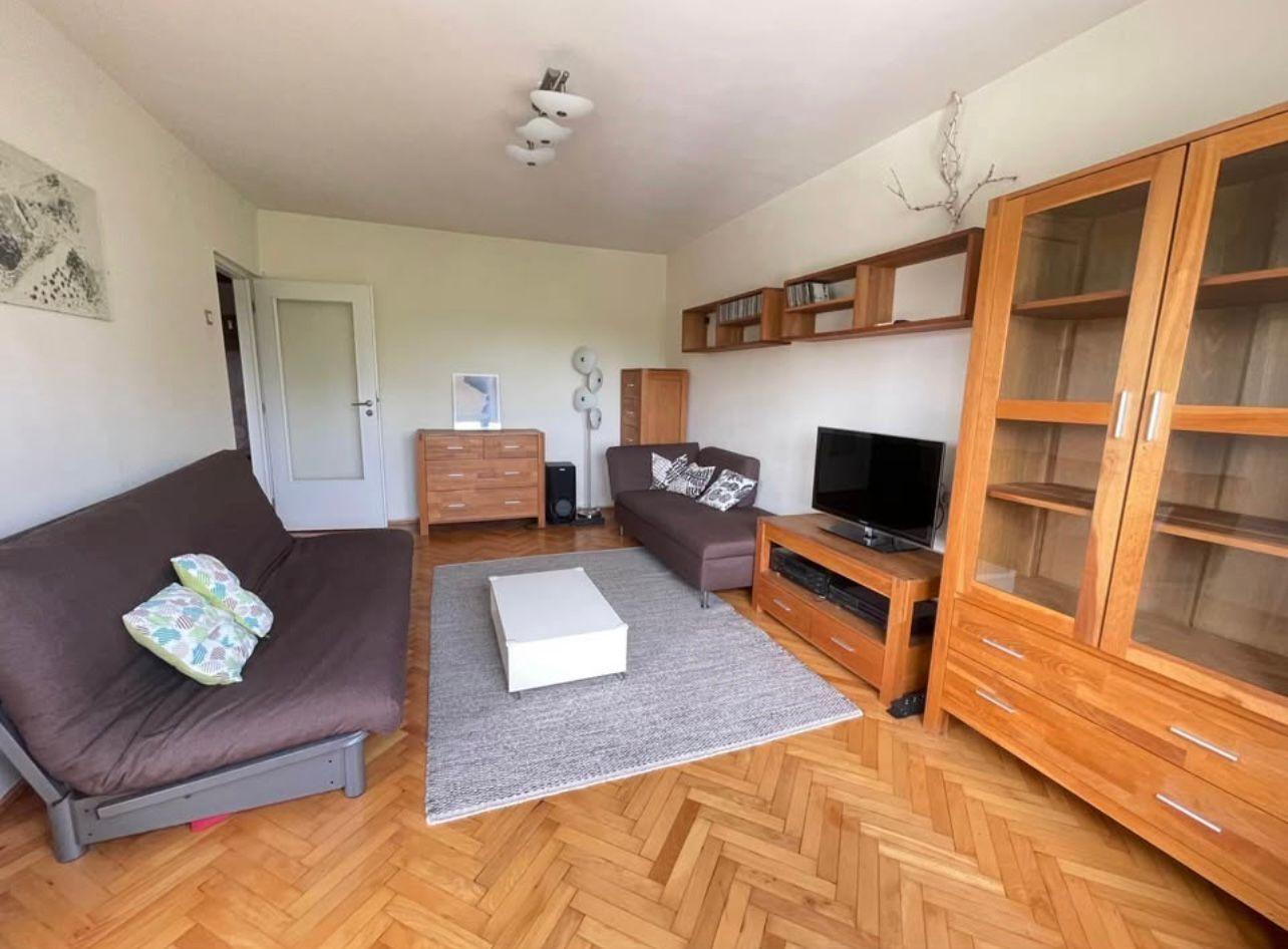 Inchiriez apartament 3 camere zona spitalul Judetean