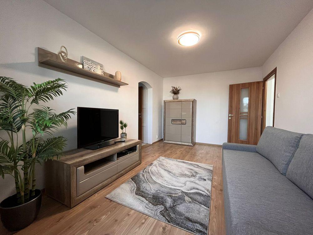 Inchiriez apartament 3 camere et.1 Miorita renovat, direct proprietar