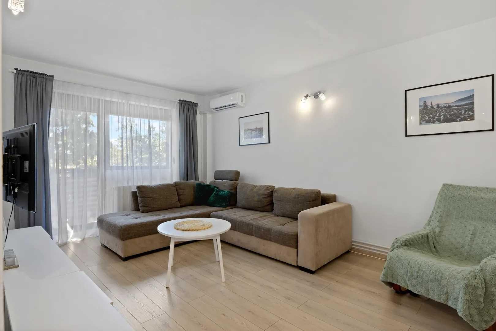 Inchiriez apartament 4 camere zona UTA AFI