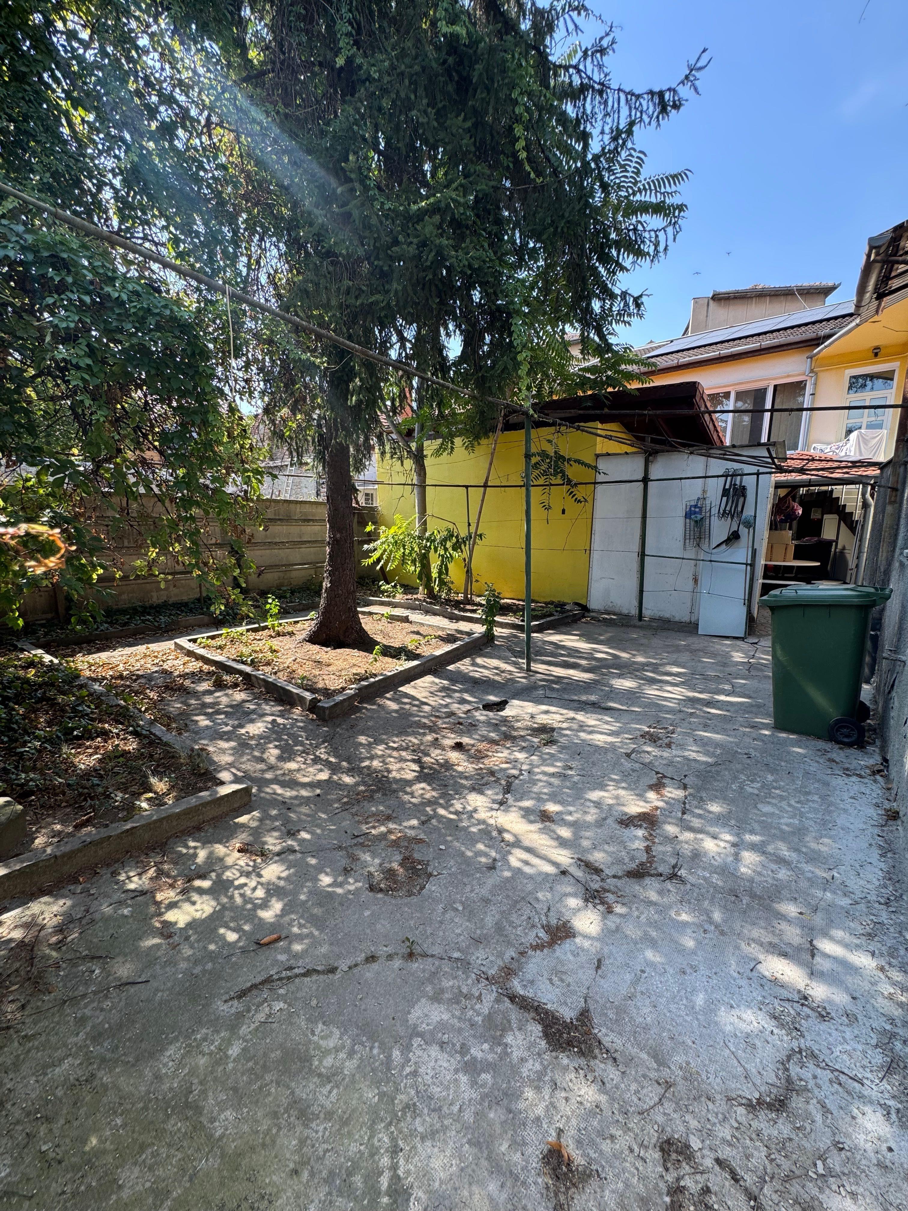 Casa zona centrala cu spatiul comercial