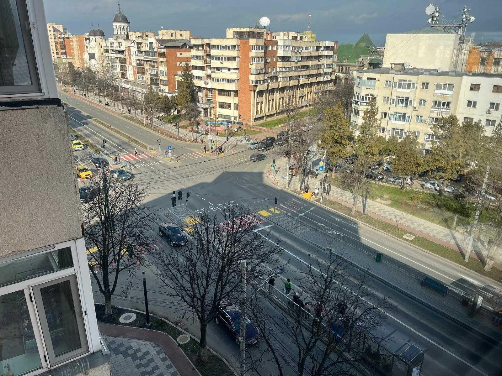Proprietar, Inchiriez apartament ultracentral 3 camere, 2 bai