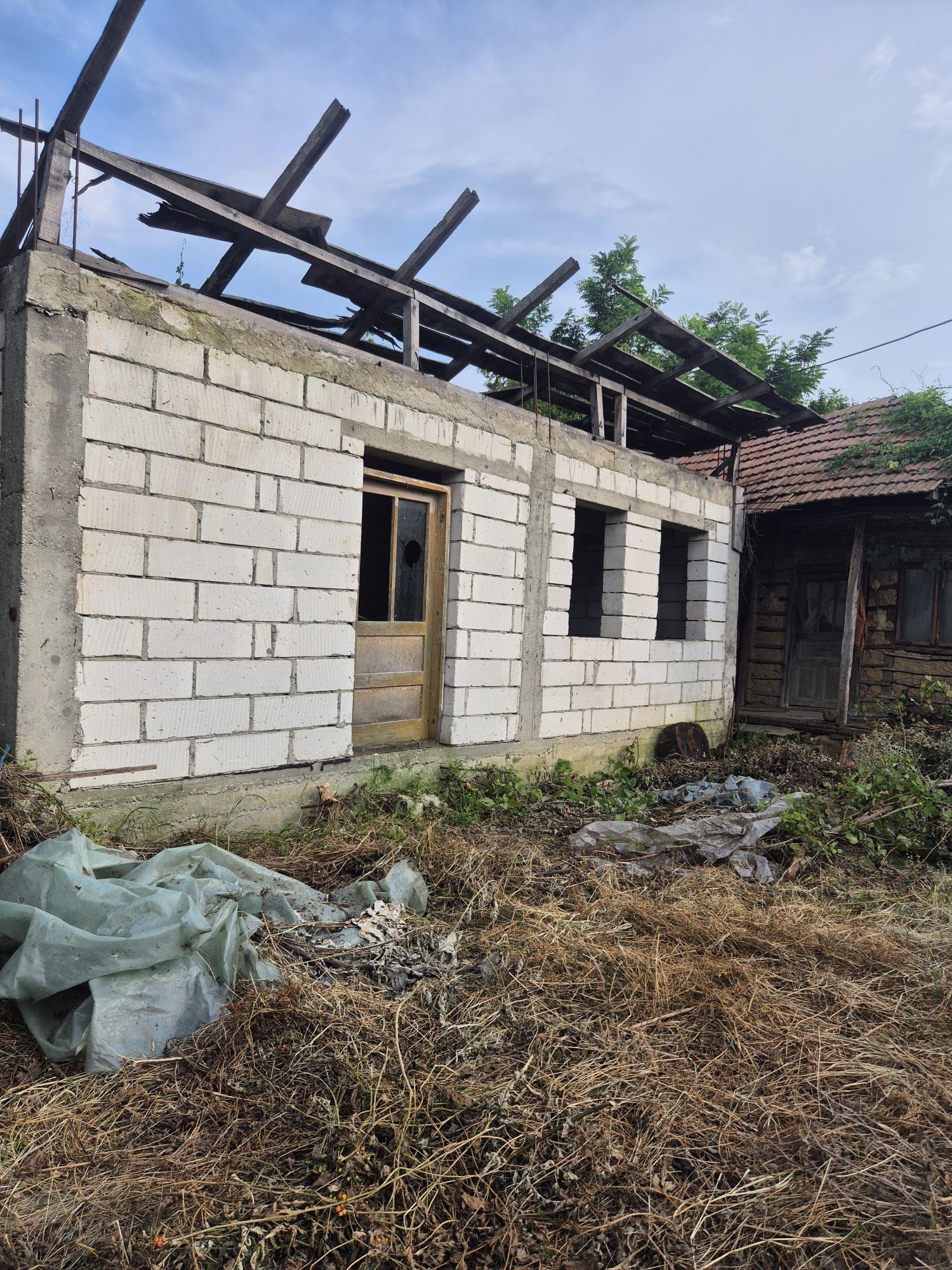 Teren intravilan + constructie Pircov (aproape de Buzau)