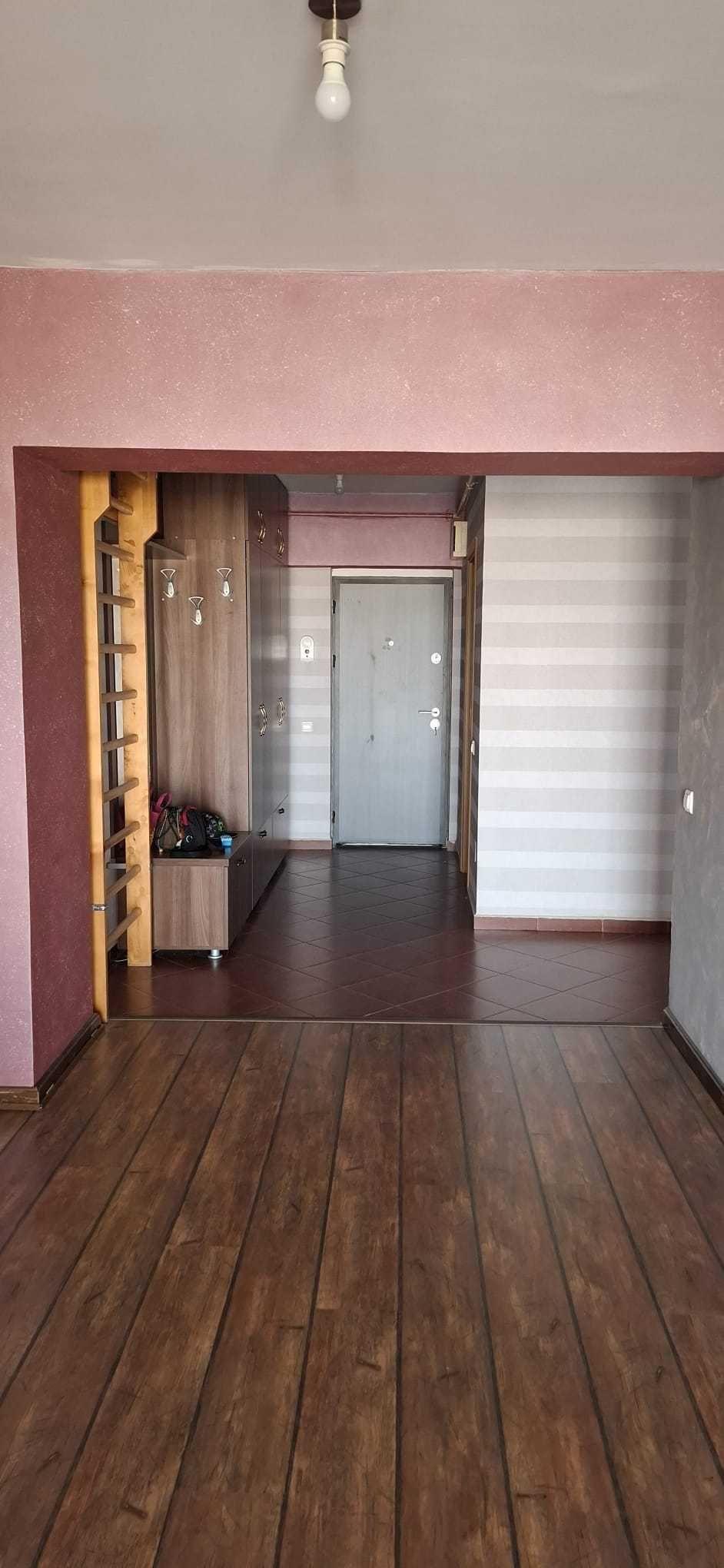Inchiriez apartament 2 camere, central, Bacau - imagine 1