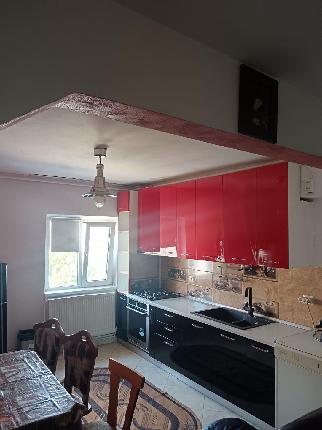 Închiriez apartament cu 2 camere decomandat într-o zona liniștită. - imagine 1