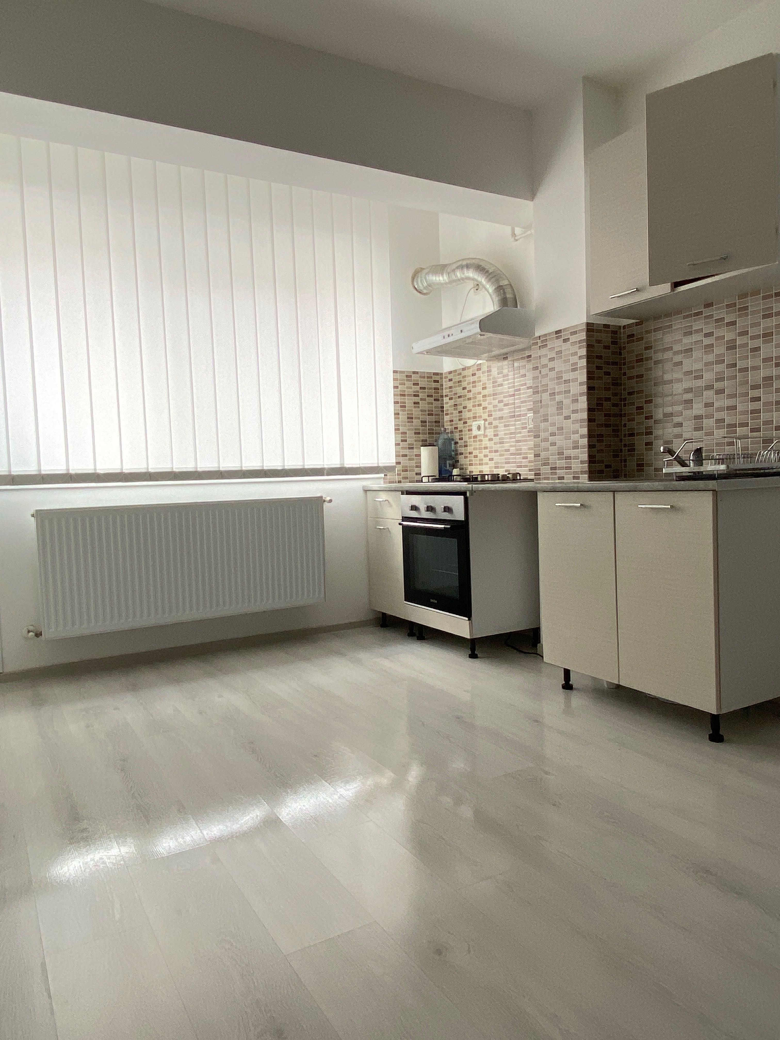 Apartament open space, etaj 1, parcare, zona mall - imagine 1
