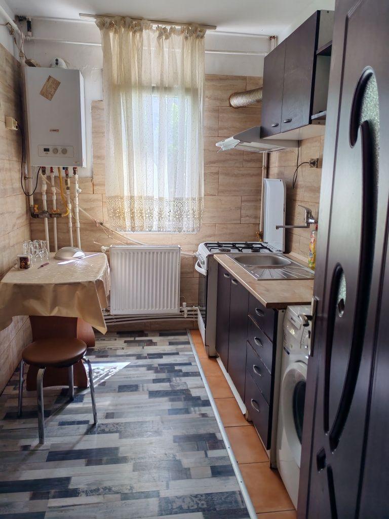 Închiriez apartament - imagine 1