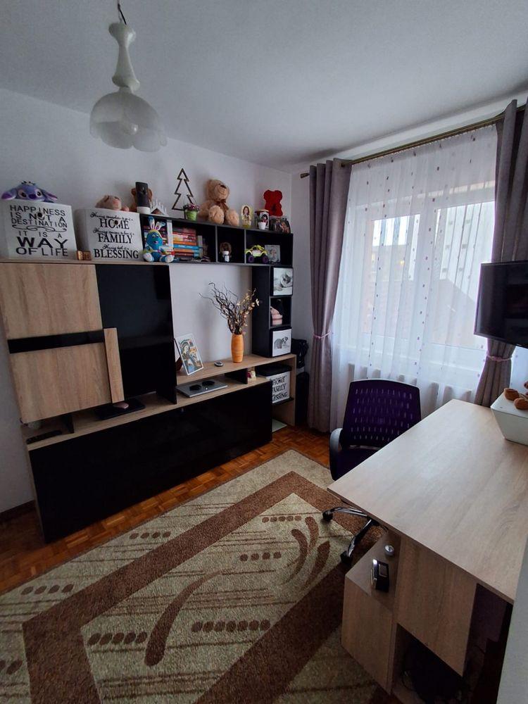 Proprietar vând apartament două camere- Zona Luptei
